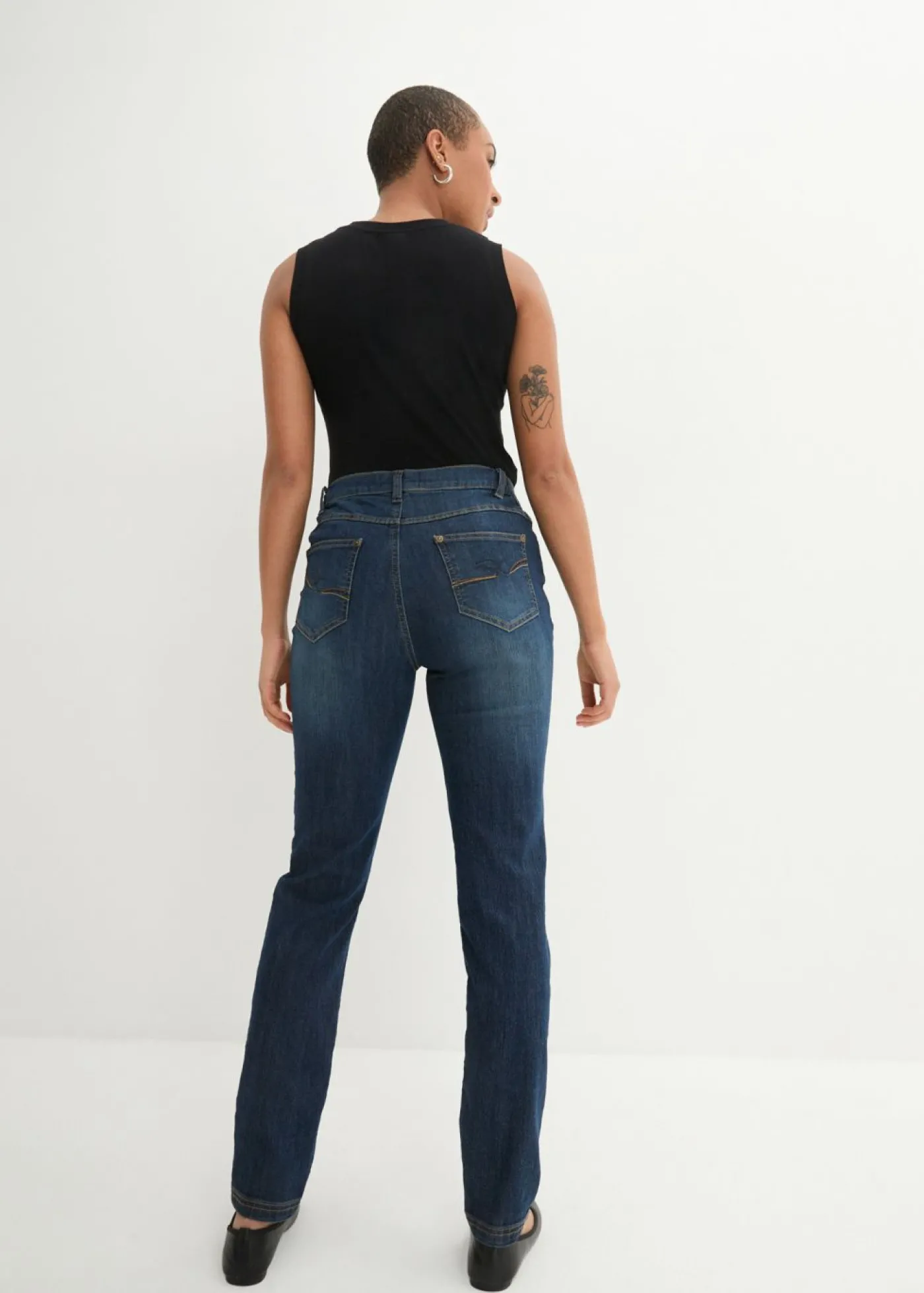 bonprix bonprix Vaqueros elásticos con corte pitillo y tiro medio denim intenso Clearance