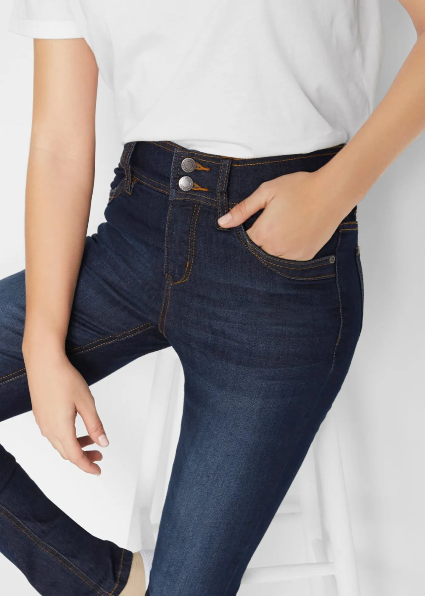 bonprix bonprix Vaqueros elásticos de corte slim y talle alto Denim oscuro desgastado New