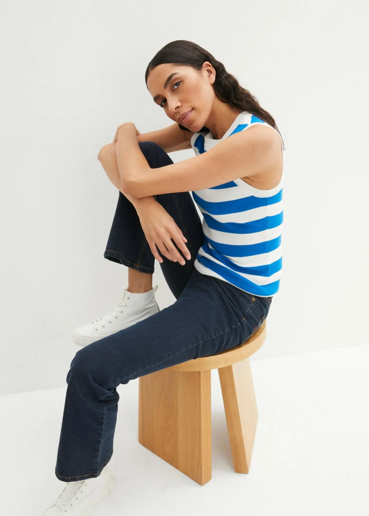 bonprix bonprix Vaqueros elásticos de talle alto con corte bootcut Azul marino Sale