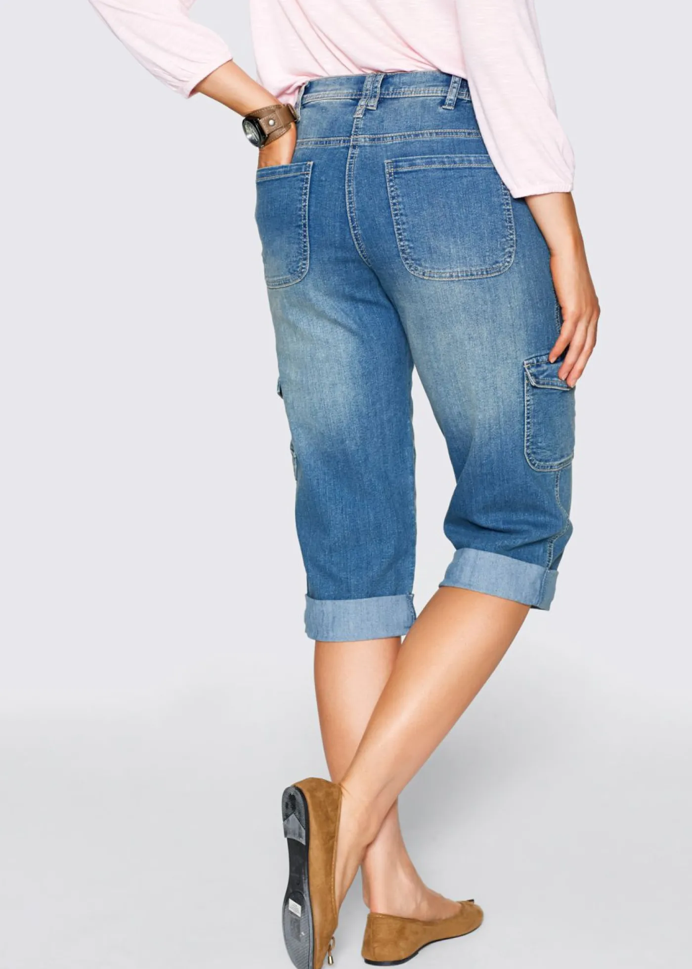 bonprix bonprix Vaqueros elásticos de talle medio y corte cargo Azul claro blanqueado Clearance