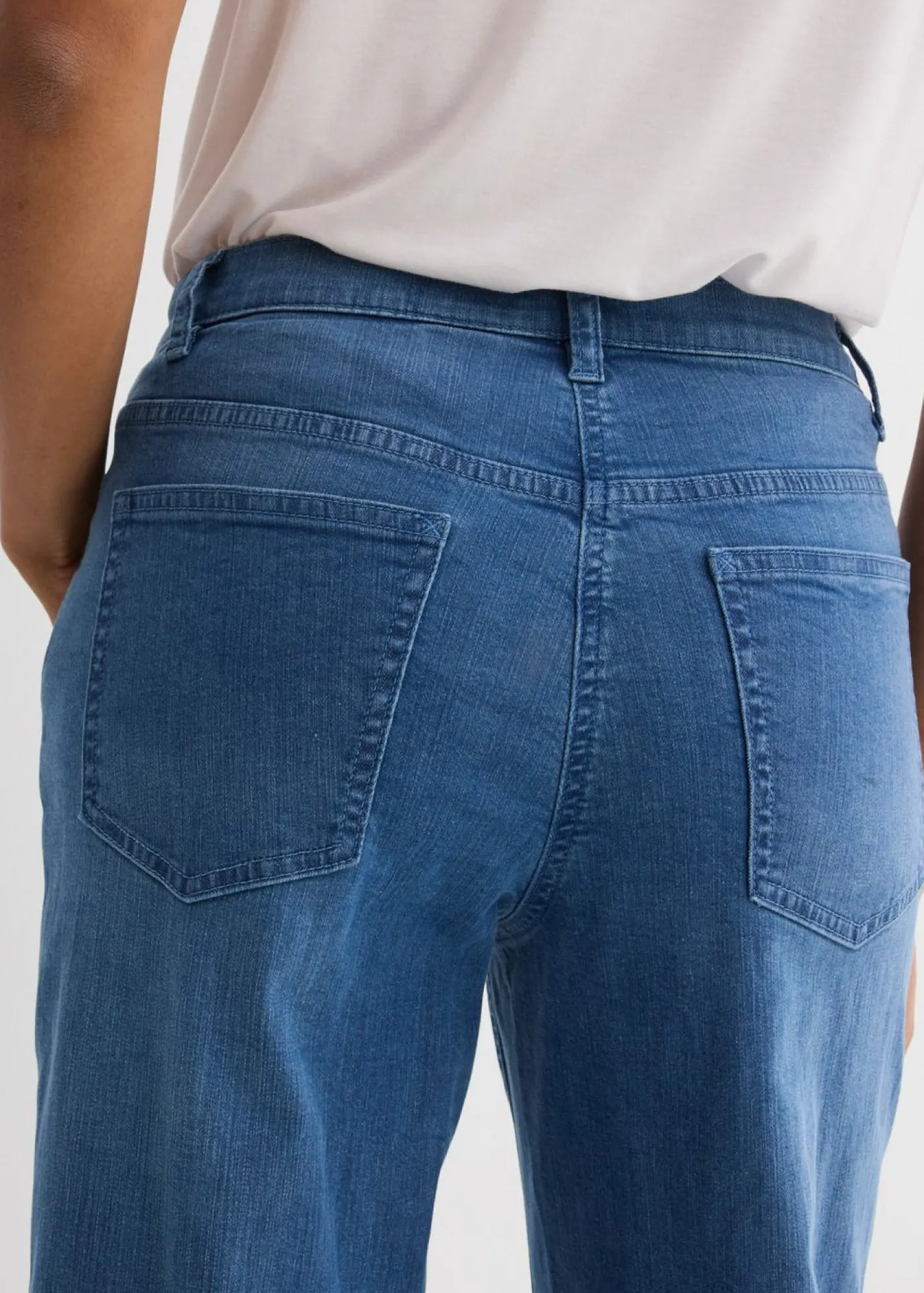 bonprix bonprix Vaqueros holgados de algodón orgánico con talle medio y corte recto azul medio denim usado