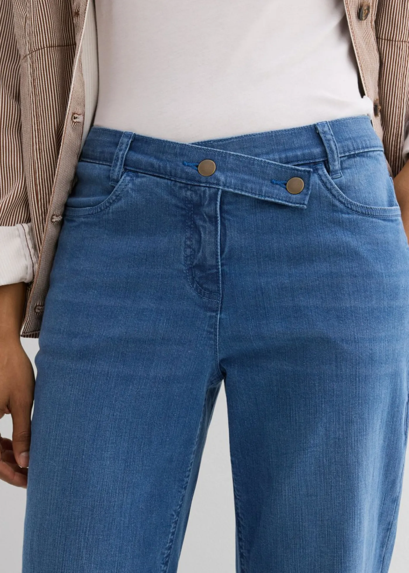 bonprix bonprix Vaqueros holgados de algodón orgánico con talle medio y corte recto azul medio denim usado
