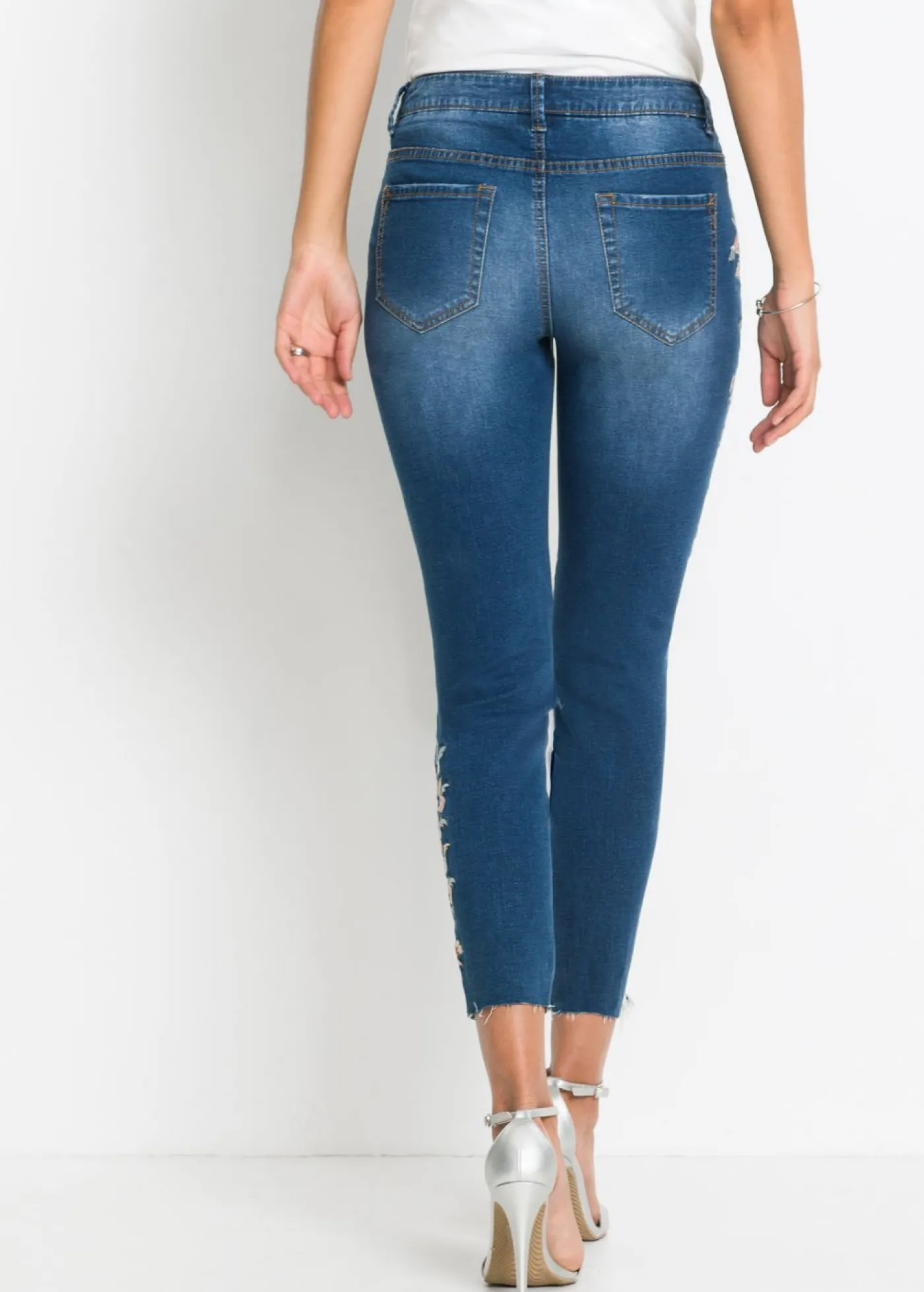 bonprix bonprix Vaqueros pitillo con largo acortado y talle medio Denim de flores Discount