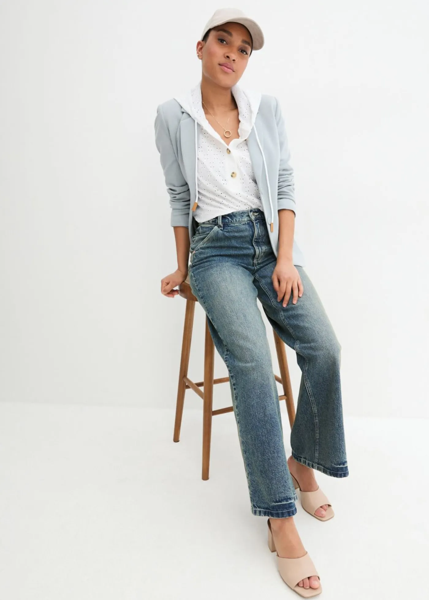 bonprix bonprix Vaqueros poco elásticos de pernera ancha y talle alto Denim desgastado Clearance