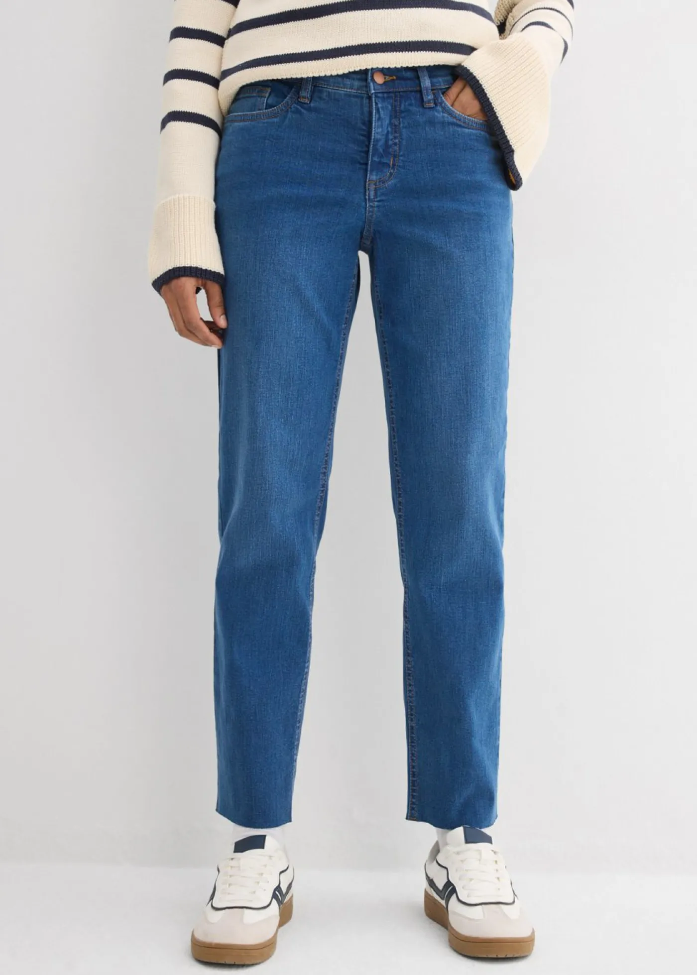 bonprix bonprix Vaqueros rectos de algodón orgánico con talle medio y largo cropped Azul piedra usado Online