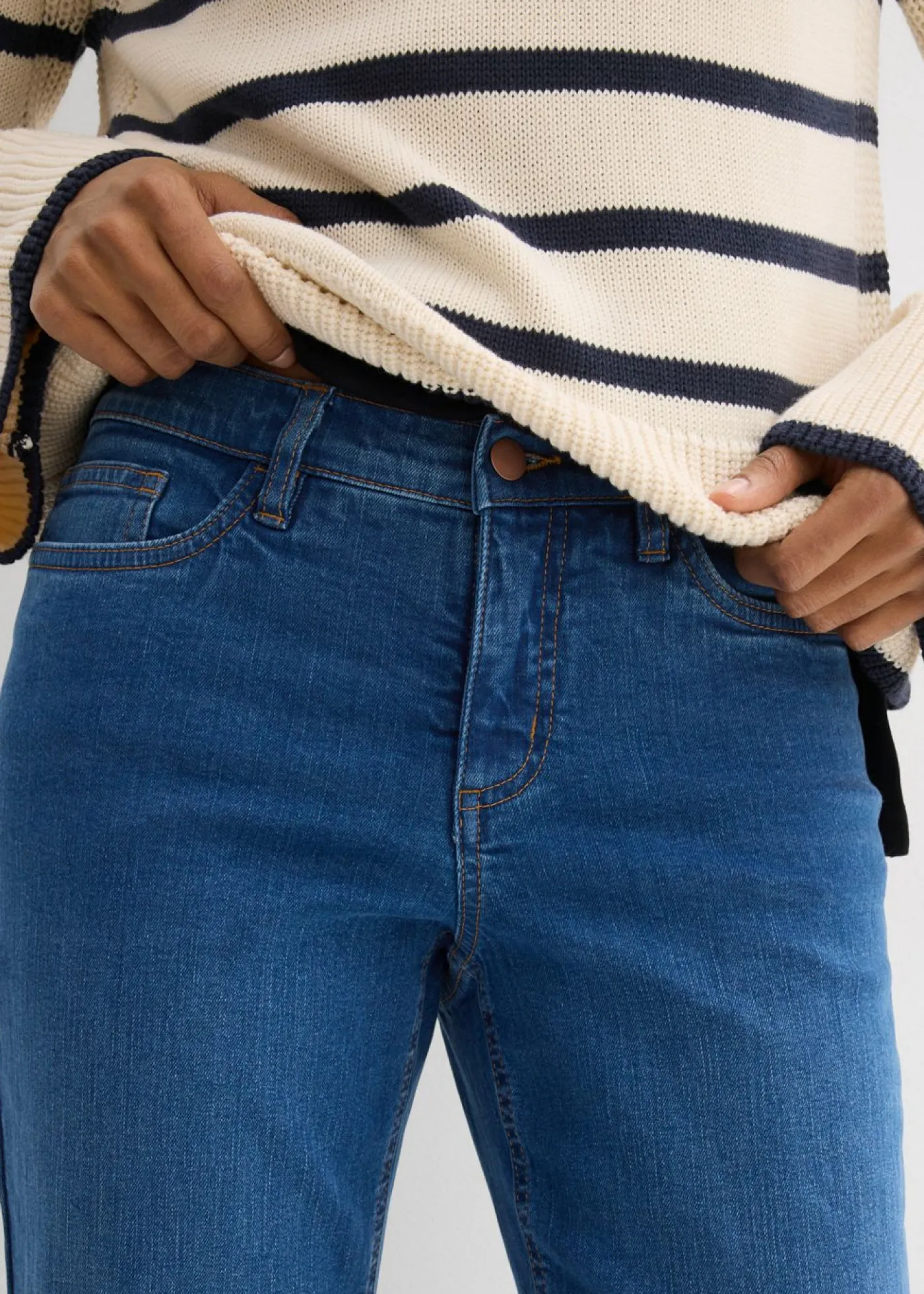 bonprix bonprix Vaqueros rectos de algodón orgánico con talle medio y largo cropped Azul piedra usado Online