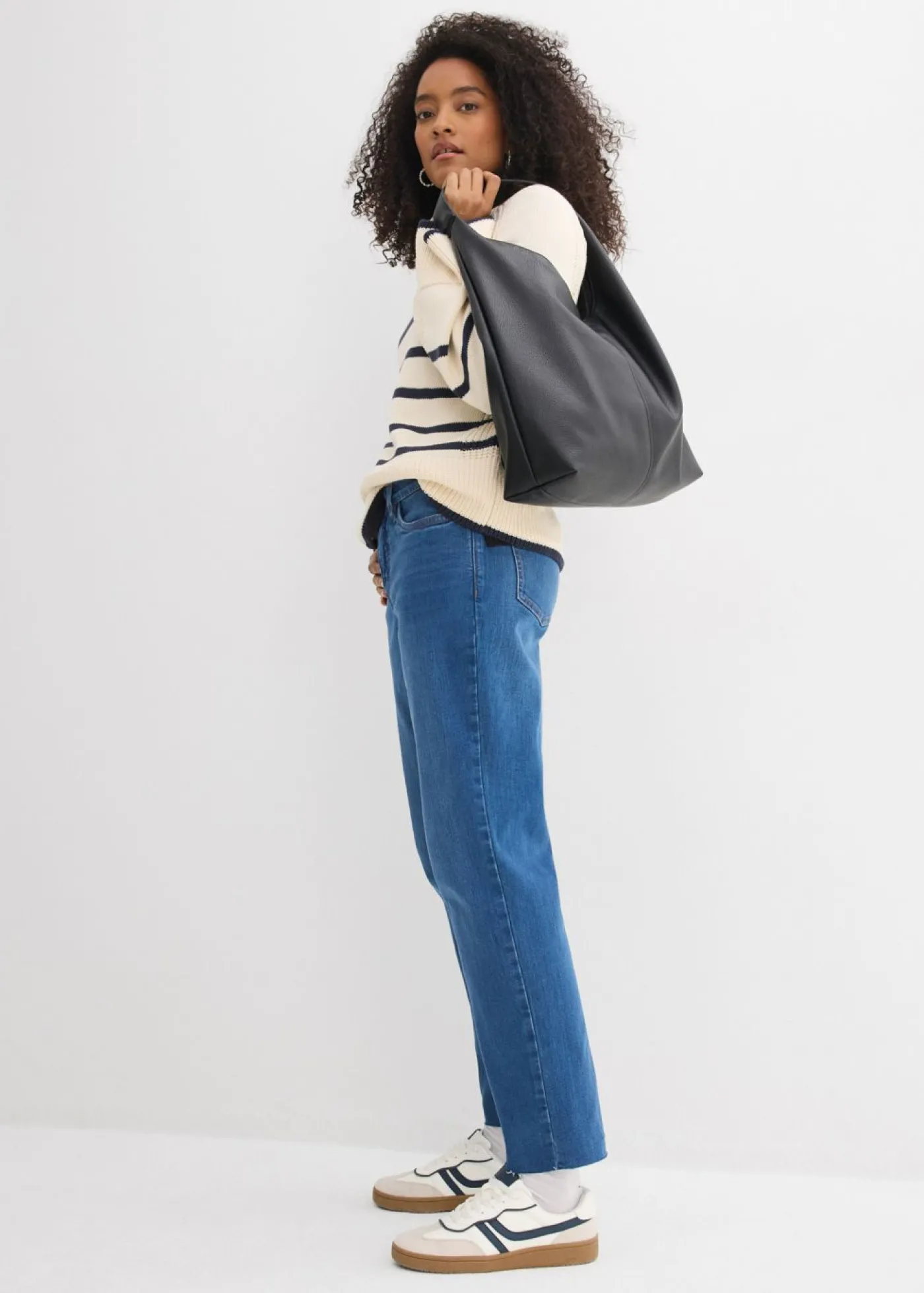 bonprix bonprix Vaqueros rectos de algodón orgánico con talle medio y largo cropped Azul piedra usado Online