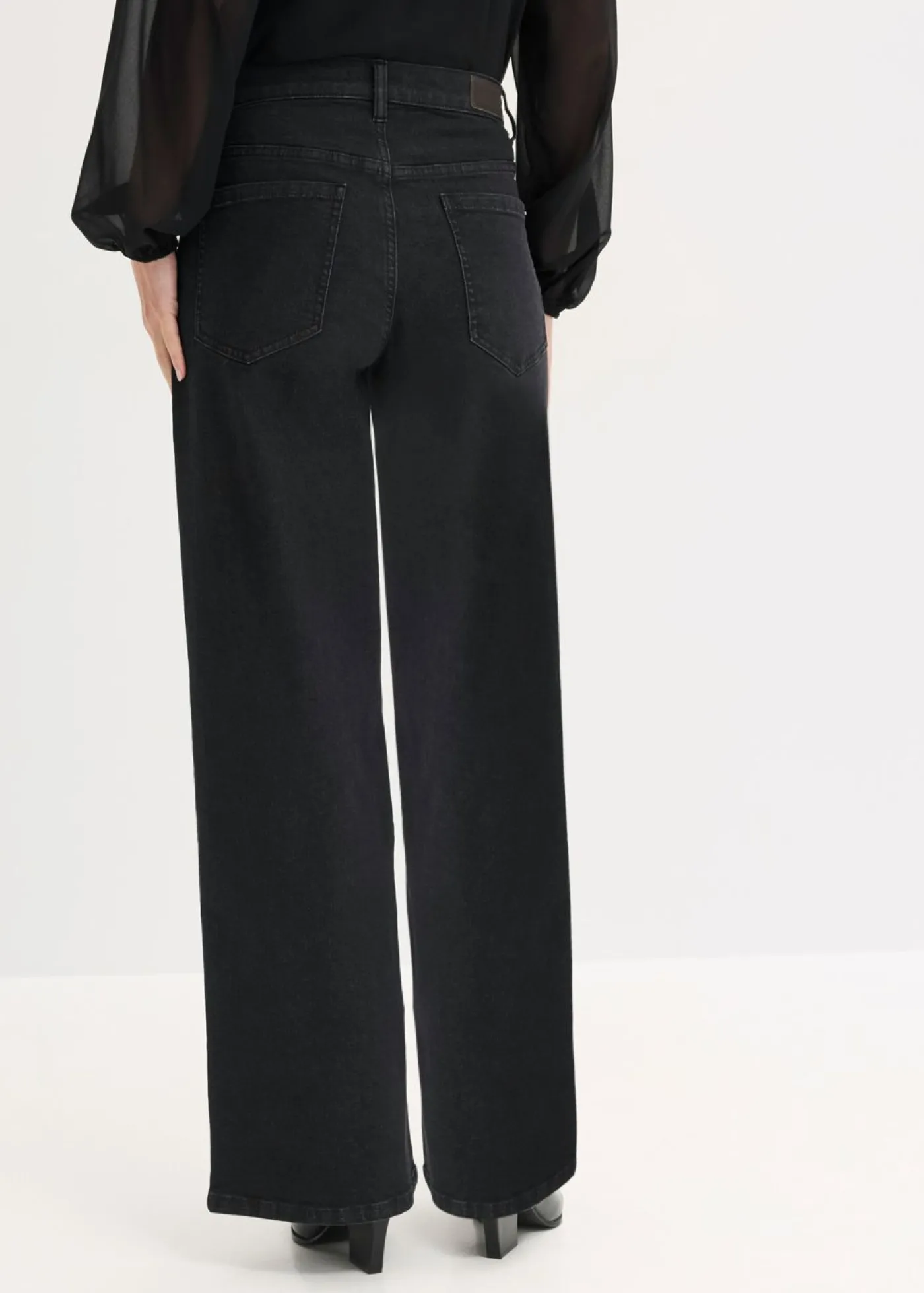 bonprix bonprix Vaqueros rectos de talle medio con aplicación de piedras brillantes Negro denim Online