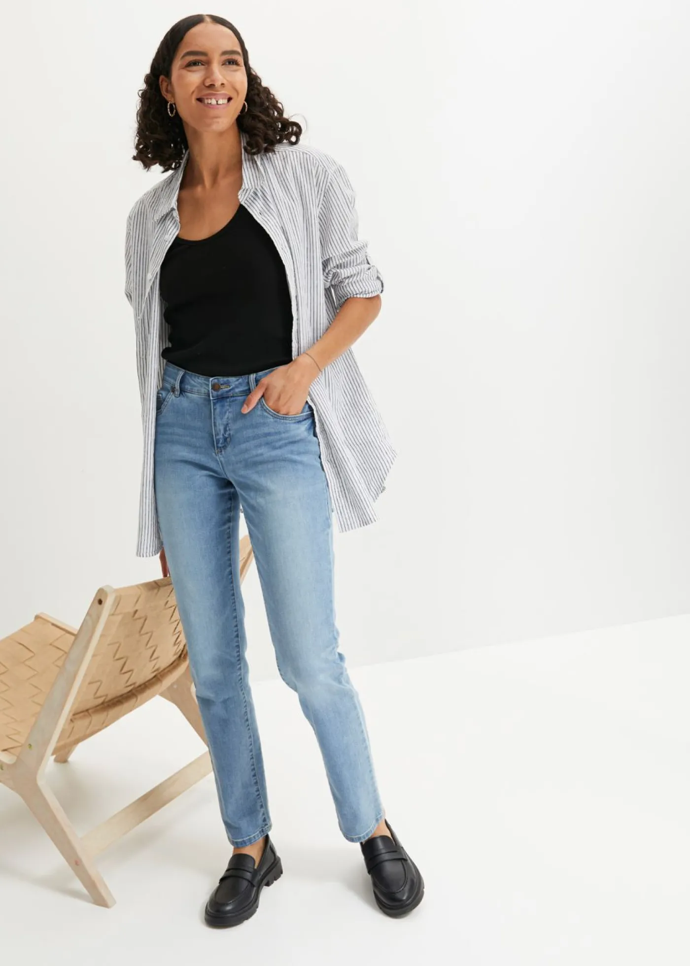 bonprix bonprix Vaqueros straight, mid waist, elásticos Denim claro desgastado Online