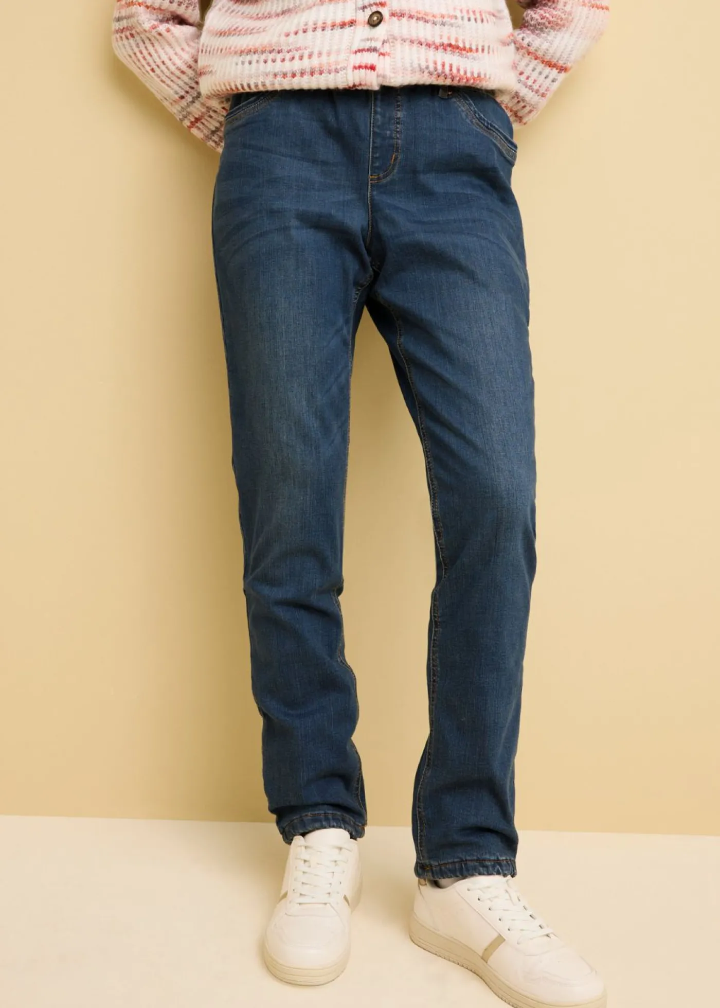 bonprix bonprix Vaqueros térmicos con talle medio y corte recto Azul marino desgastado Clearance