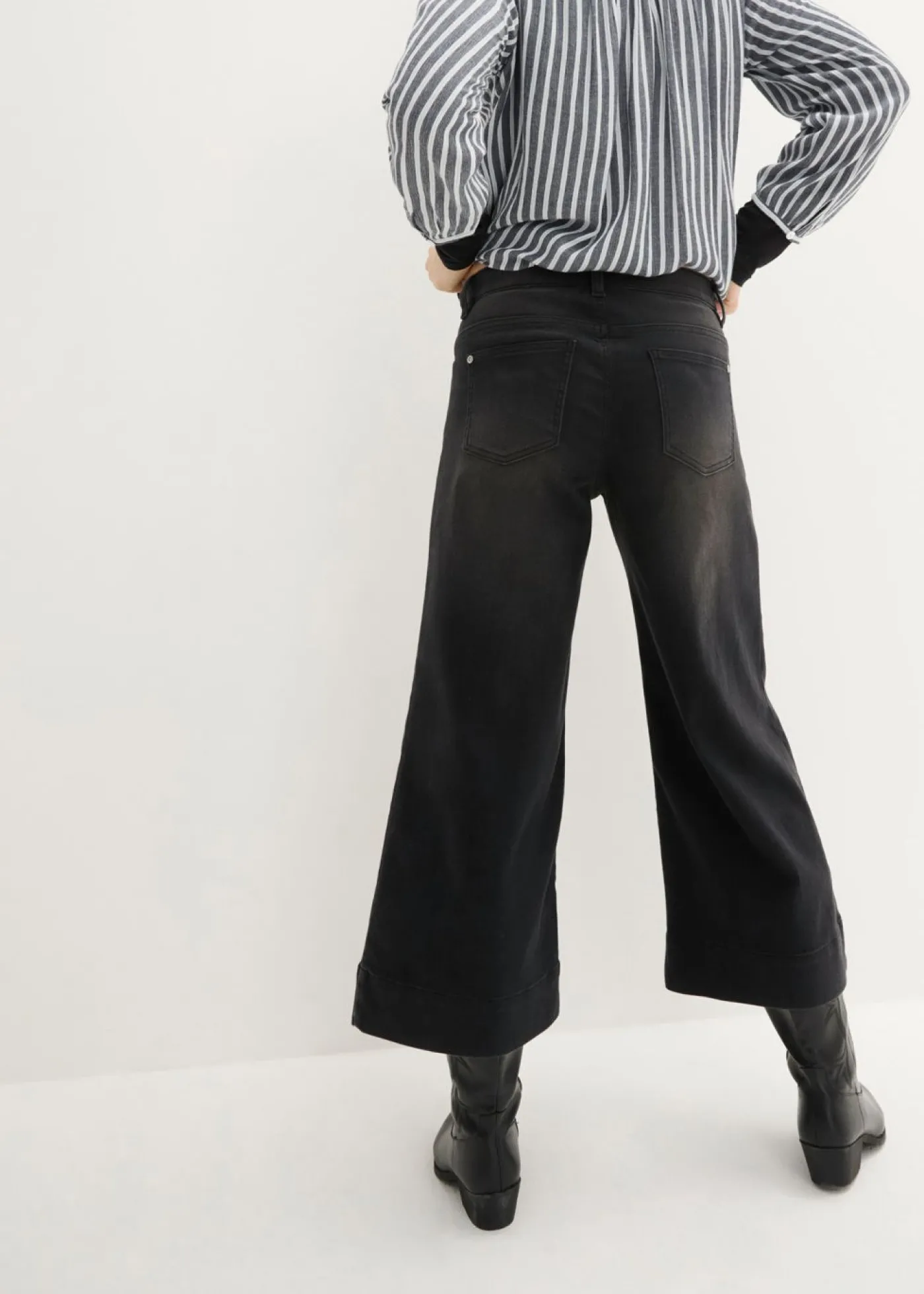 bonprix bonprix Vaqueros ultrasuaves de corte capri, culotte Denim negro desgastado Outlet