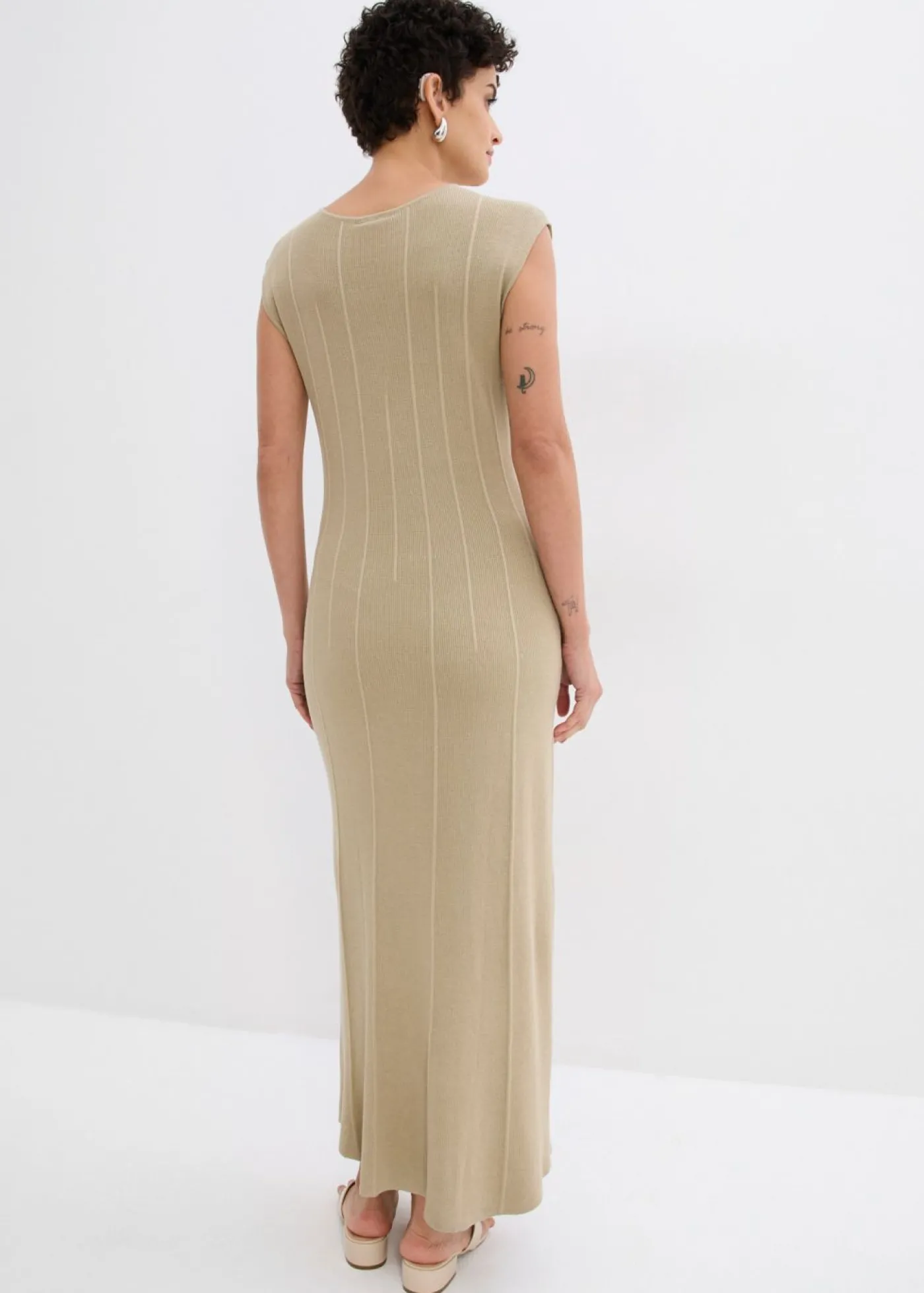 bonprix bonprix Vestido ajustado de punto de mezcla de viscosa Verde aceite Clearance