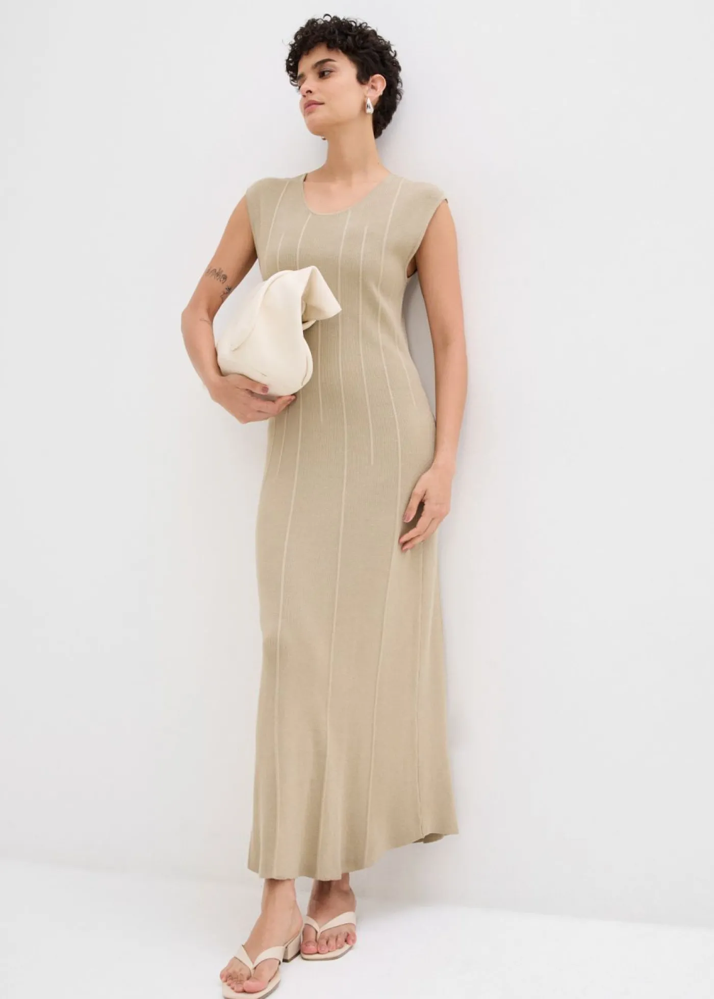 bonprix bonprix Vestido ajustado de punto de mezcla de viscosa Verde aceite Clearance