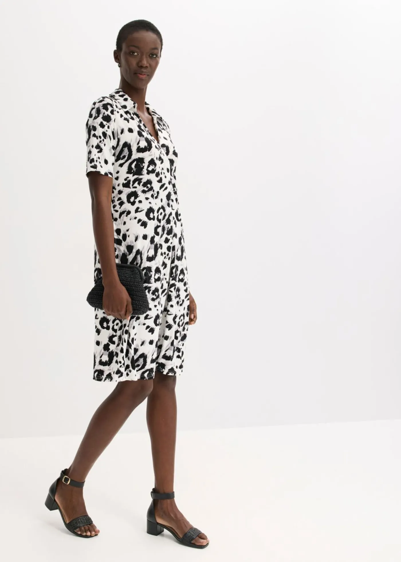 bonprix bonprix Vestido camisero con bolsillos estampado leo blanco-negro-taupe.-beige Hot