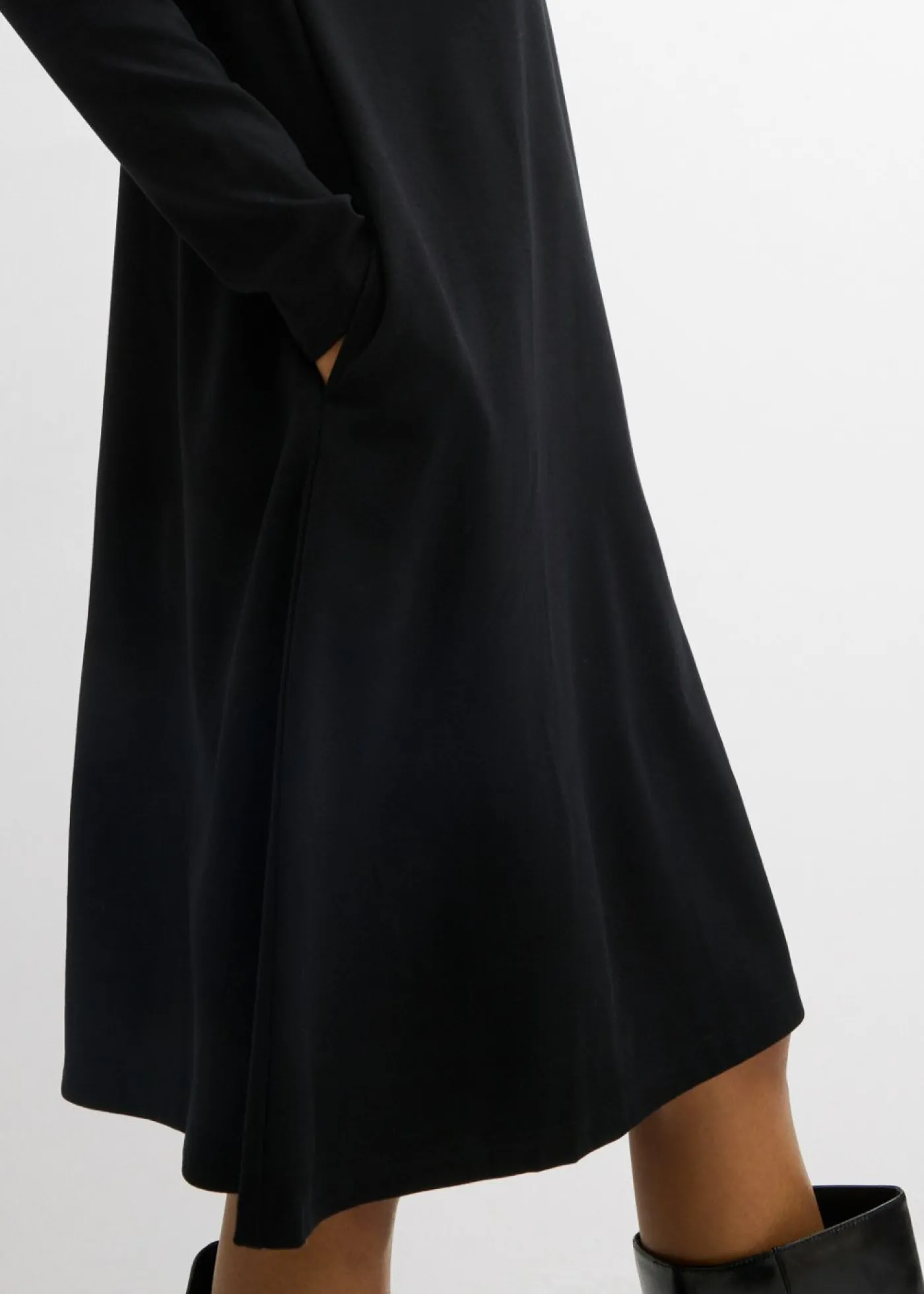 bonprix bonprix Vestido camisero con corte en A en mezcla de viscosa Negro Clearance