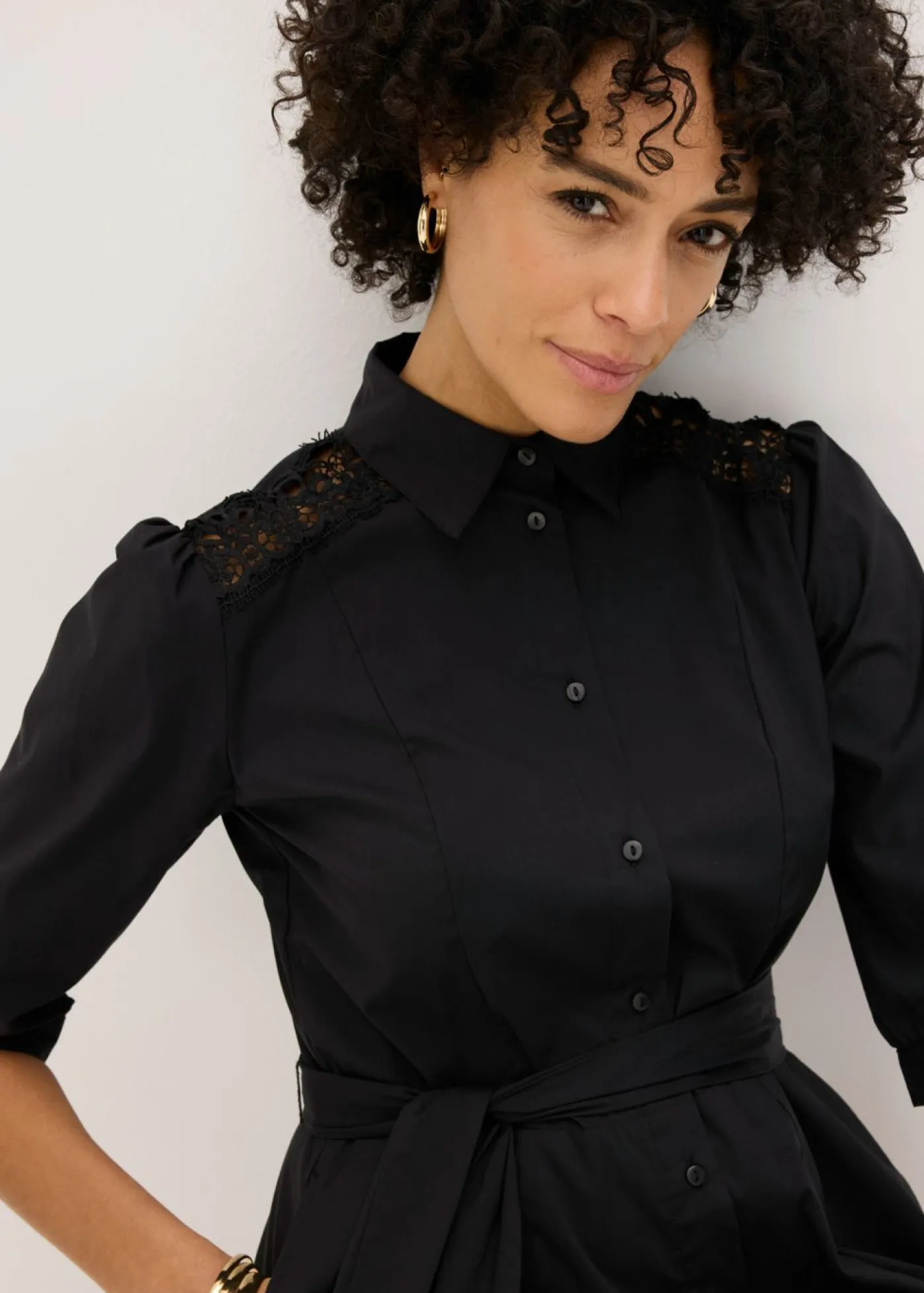 bonprix bonprix Vestido camisero con encaje y cordón Negro Outlet
