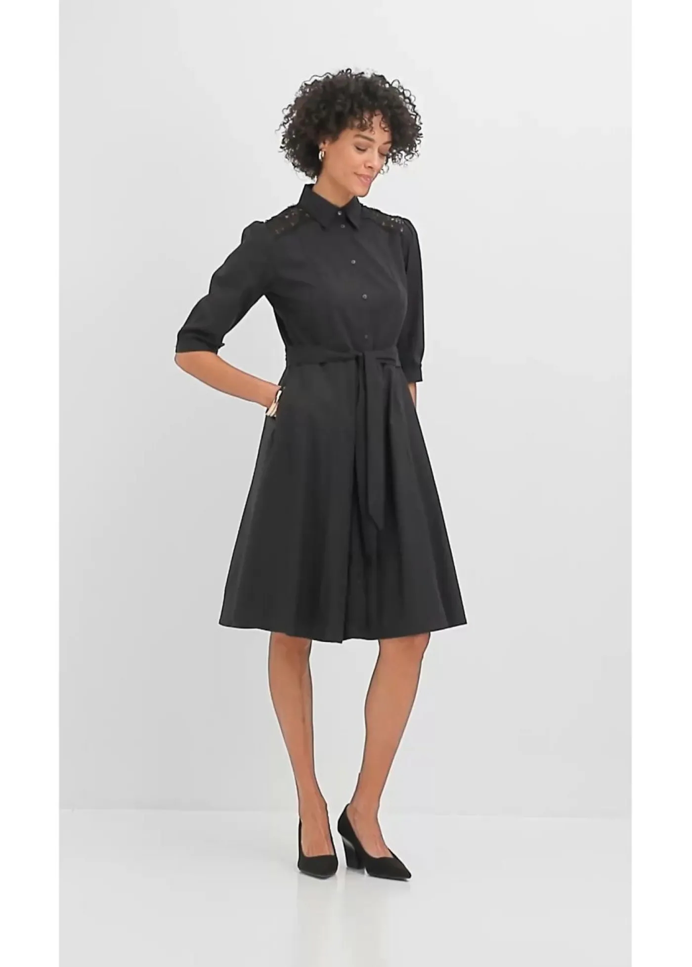 bonprix bonprix Vestido camisero con encaje y cordón Negro Outlet