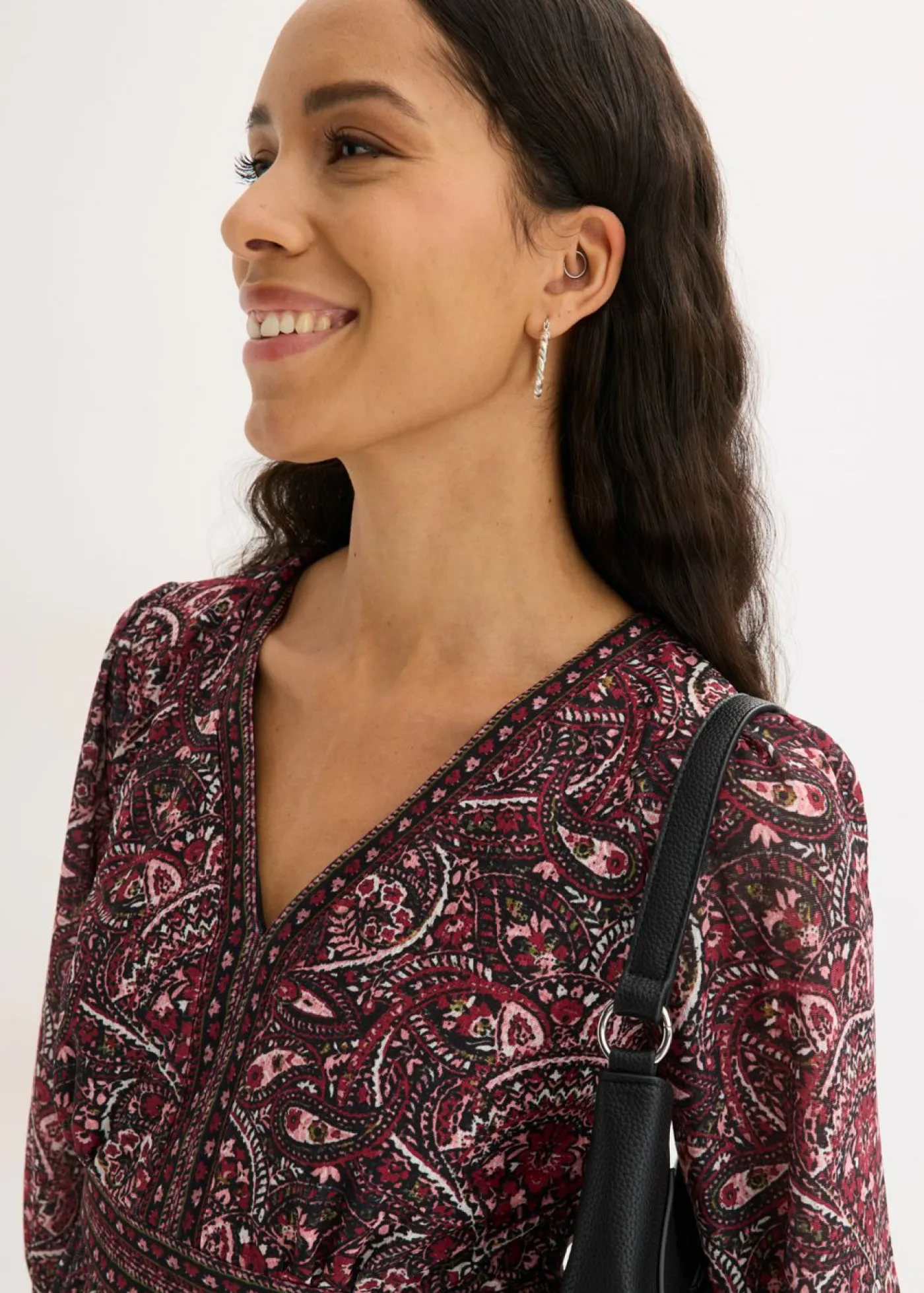 bonprix bonprix Vestido camisero con escote en V Negro-baya Online