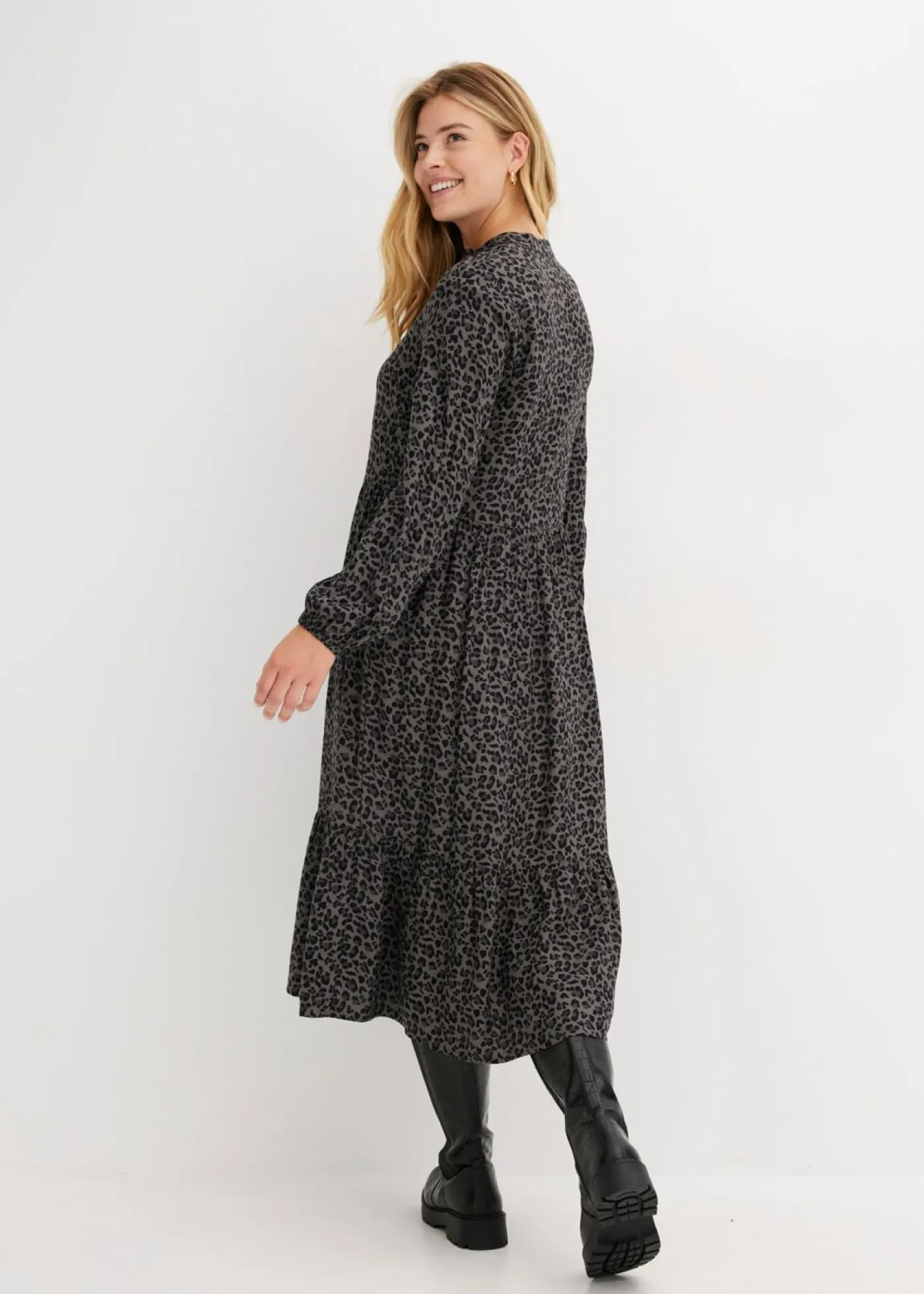 bonprix bonprix Vestido camisero con estampado de leopardo estampado leo gris ahumado/pizarra/negro