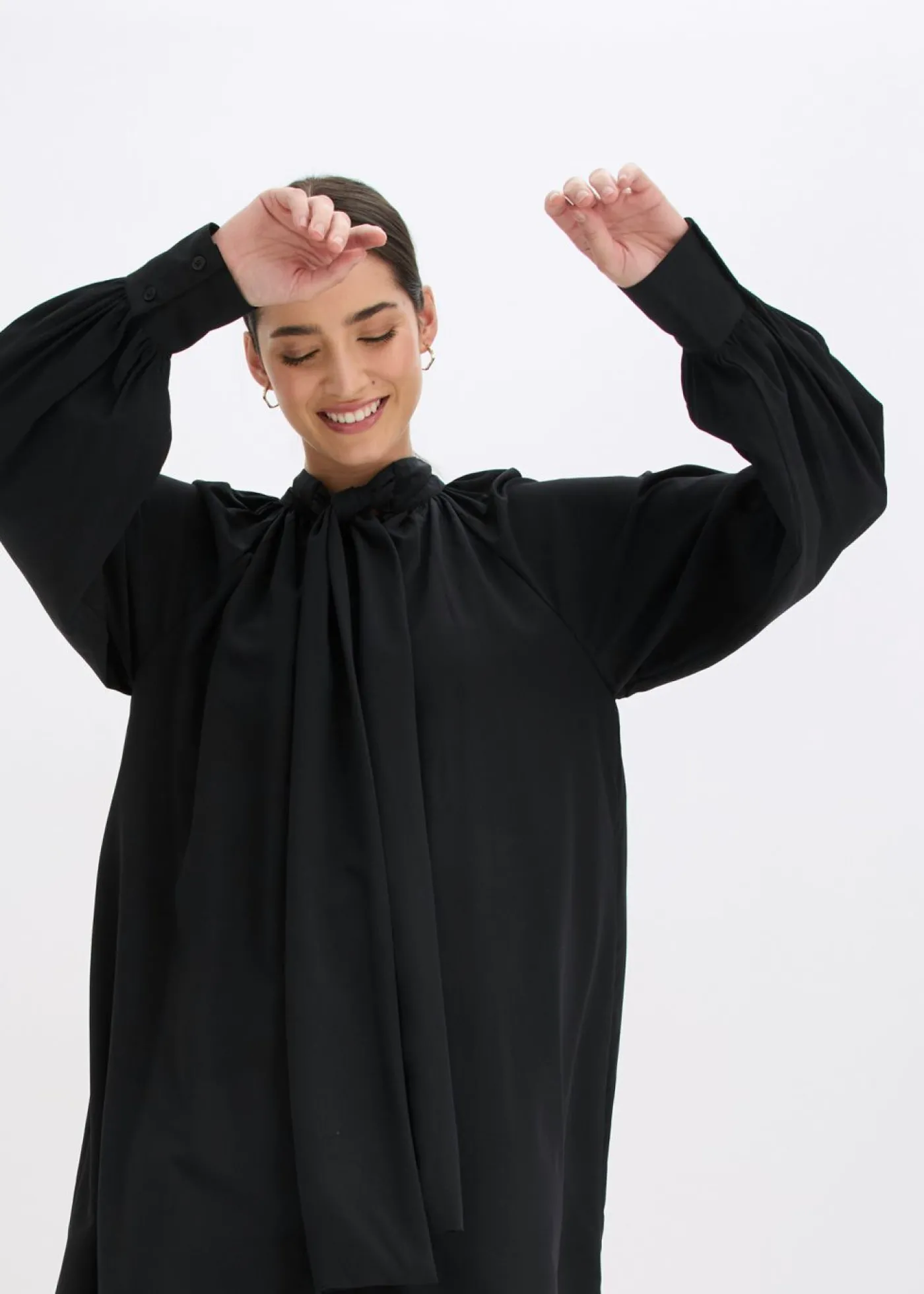 bonprix bonprix Vestido camisero con lazo en el cuello Negro Online