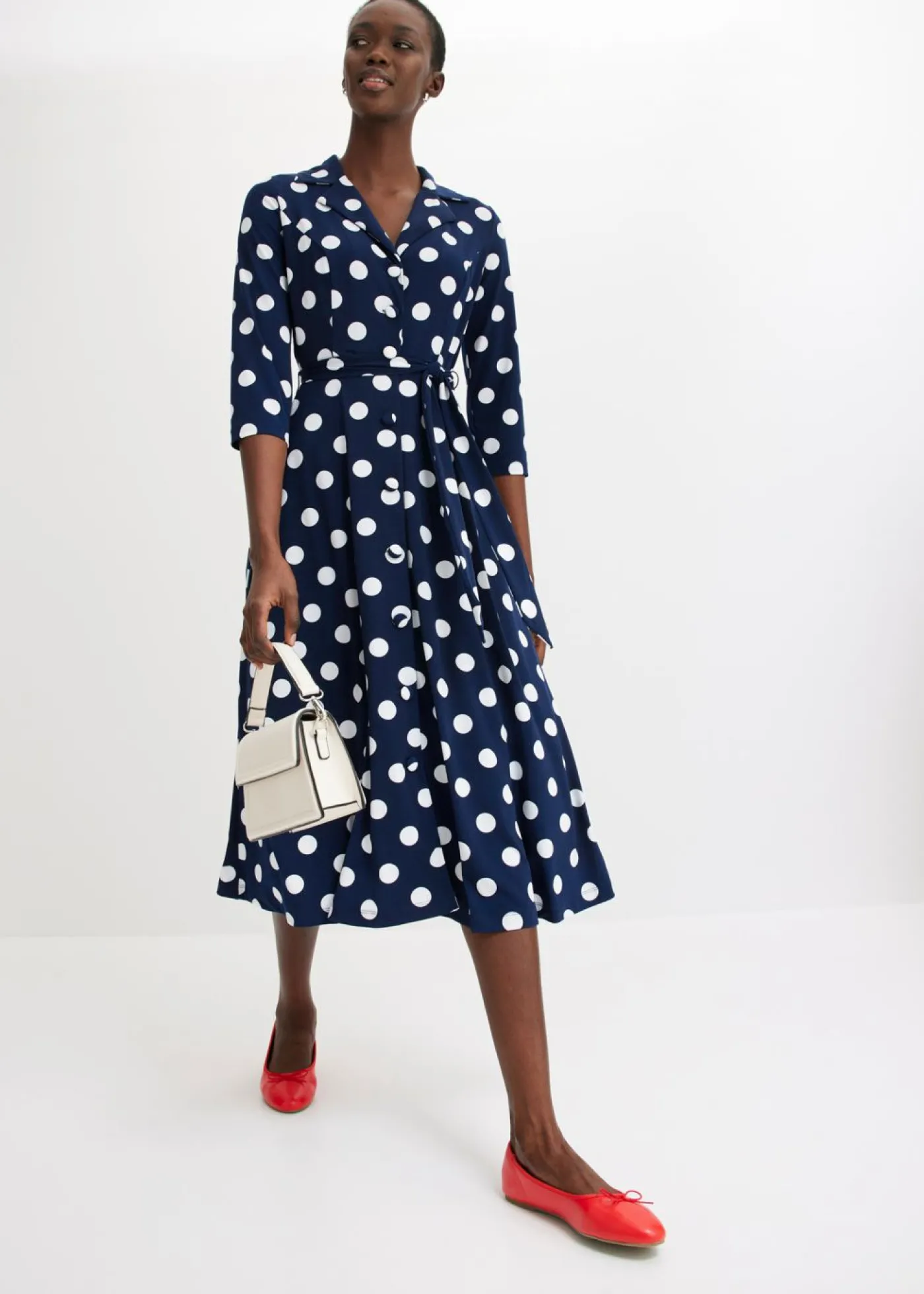 bonprix bonprix Vestido camisero con lazo (2 piezas) azul marino / blanco topos Hot