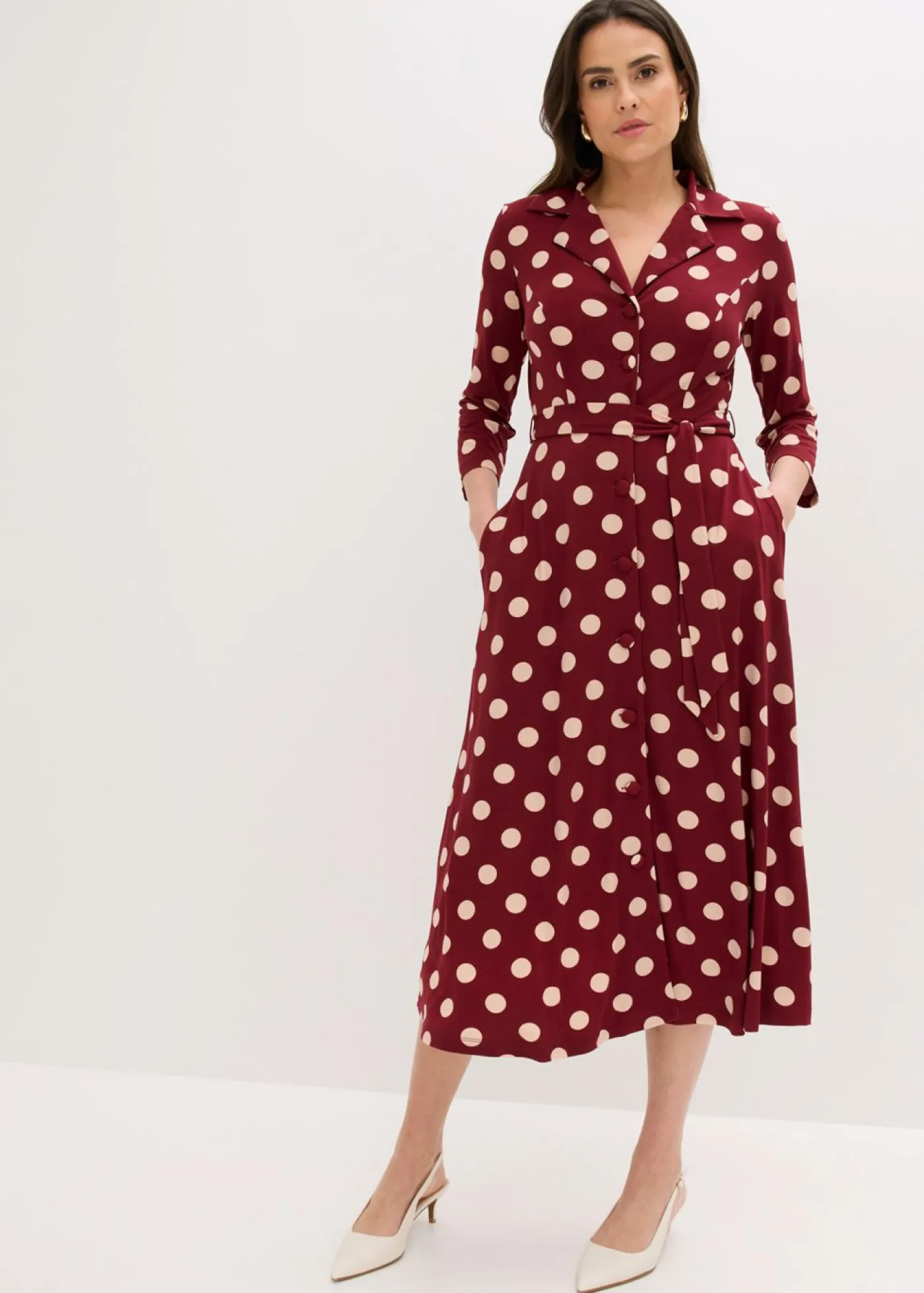 bonprix bonprix Vestido camisero con lazo (2 piezas) Rojo rubí/beige mate de lunares Sale