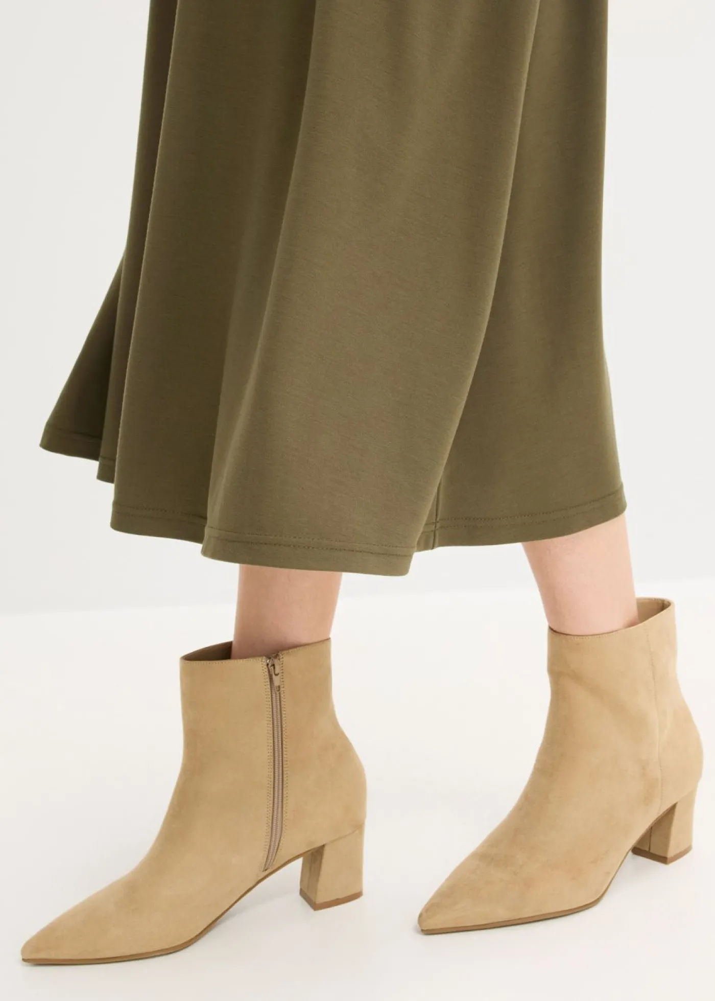 bonprix bonprix Vestido camisero con viscosa Verde oliva oscuro
