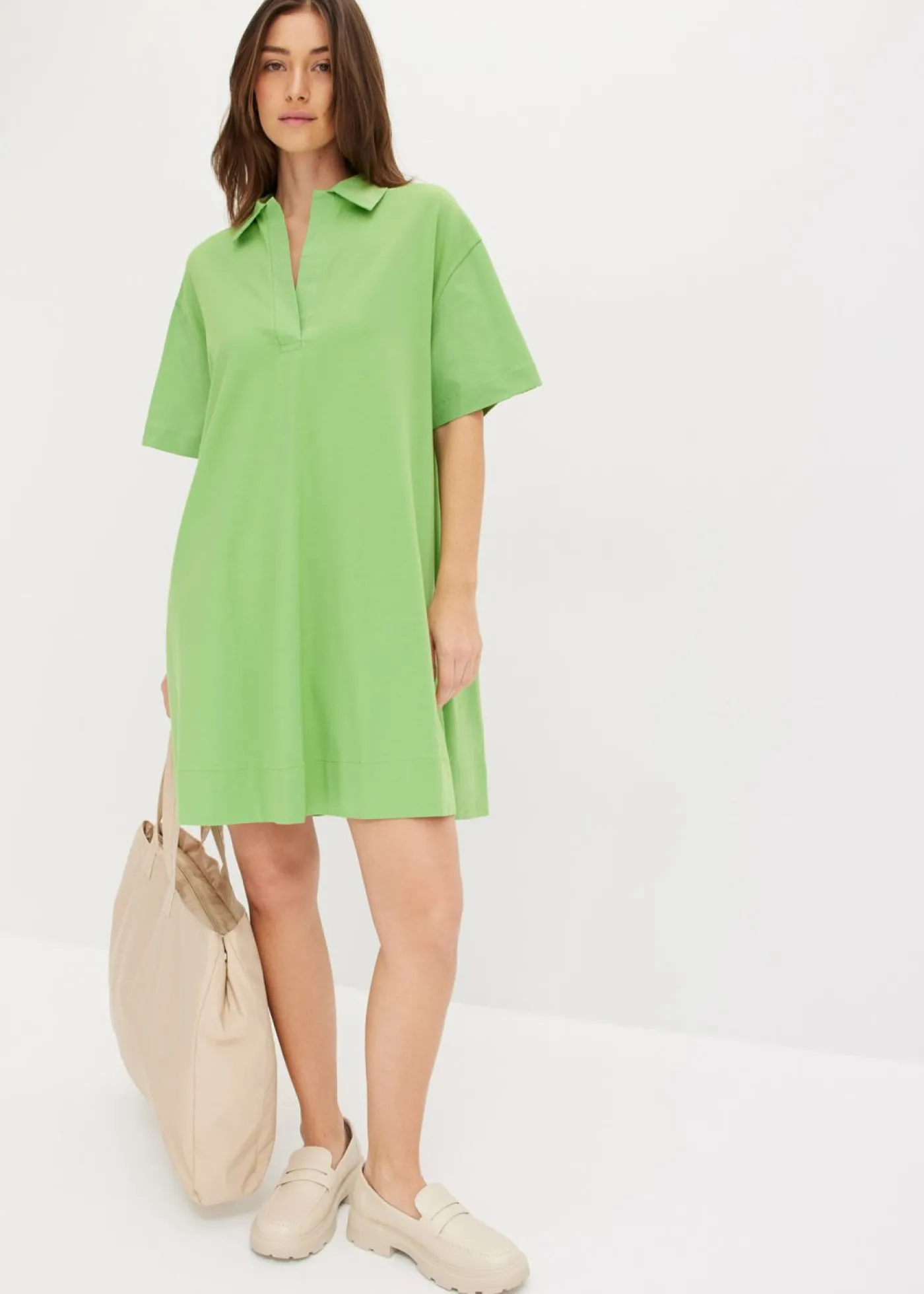 bonprix bonprix Vestido camisero confeccionado con mezcla de algodón orgánico elástico Verde trébol Best