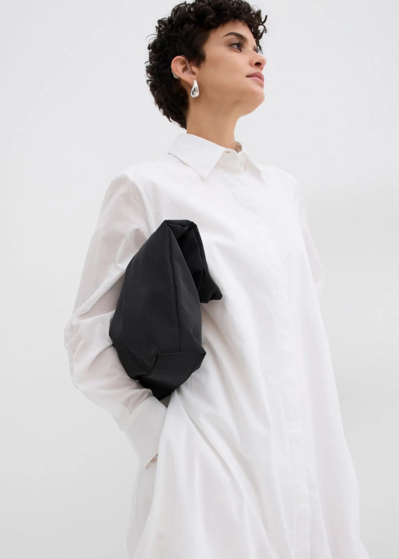 bonprix bonprix Vestido camisero de algodón puro con dobladillo abullonado Negro