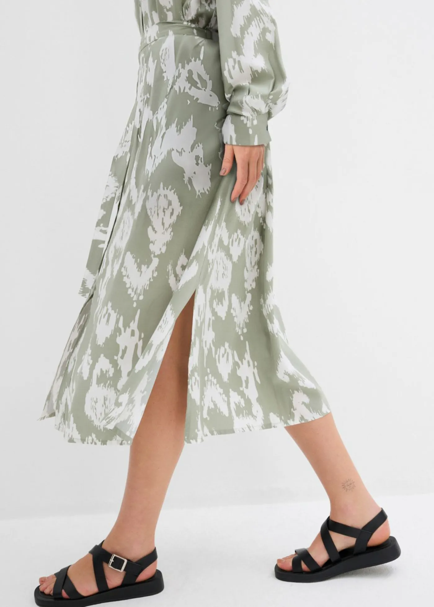 bonprix bonprix Vestido camisero de viscosa fluida verde alga-blanco lana Sale