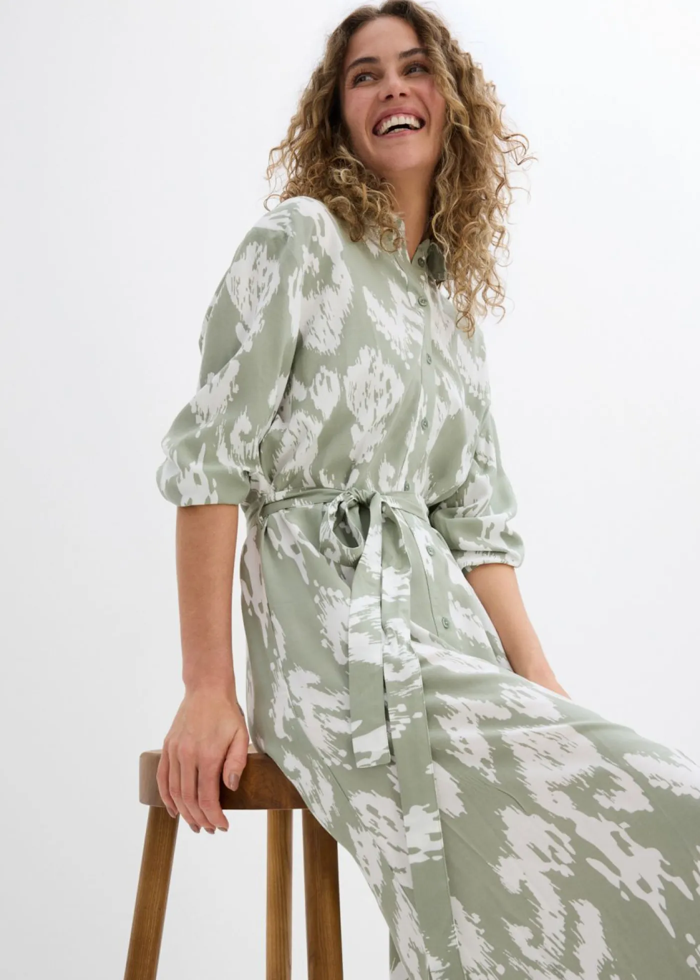 bonprix bonprix Vestido camisero de viscosa fluida verde alga-blanco lana Sale