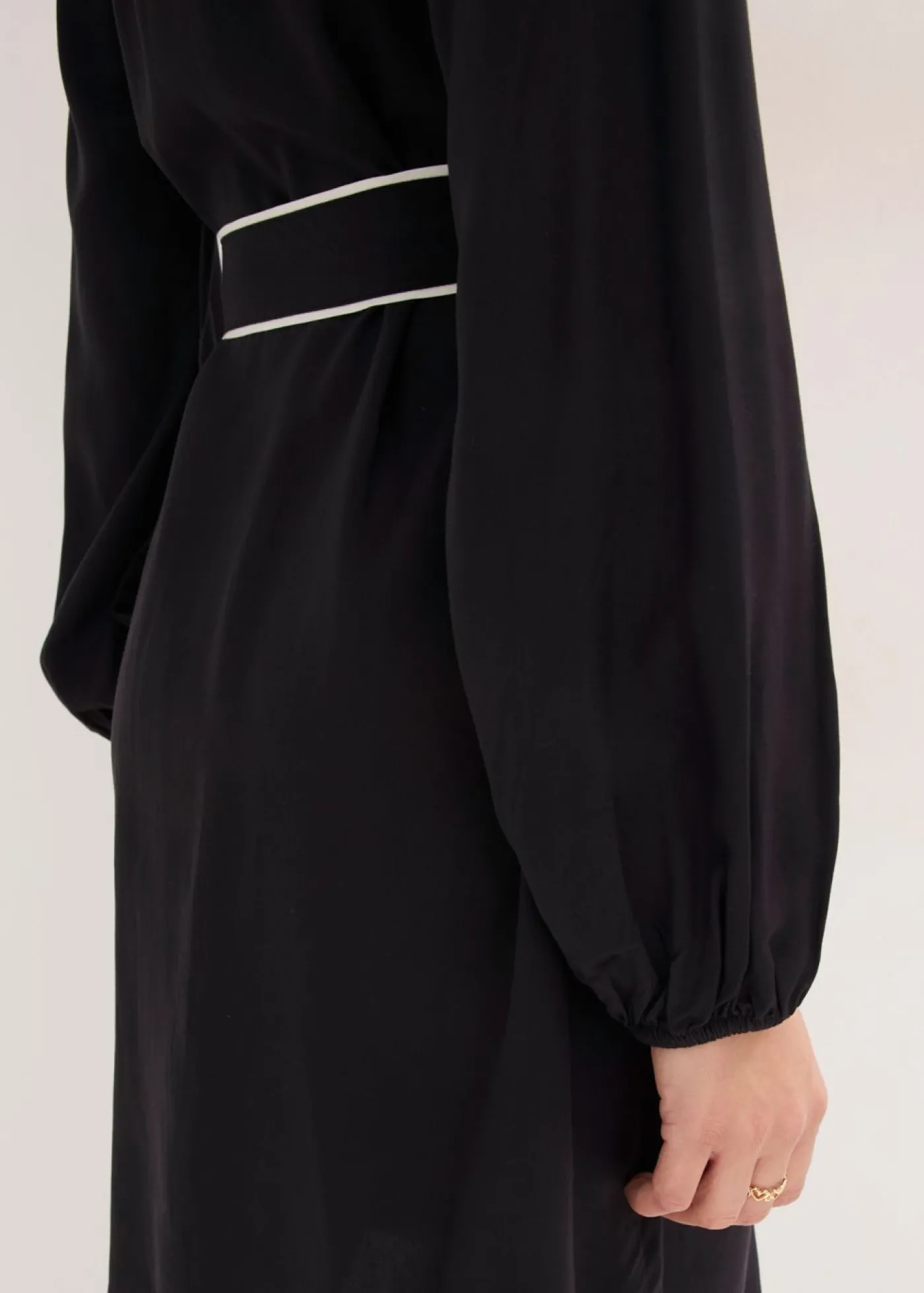 bonprix bonprix Vestido camisero de viscosa pura Negro-blanco lana Hot