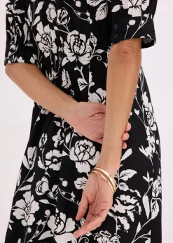 bonprix bonprix Vestido camisero de viscosa fluida Negro-blanco lana de flores Online