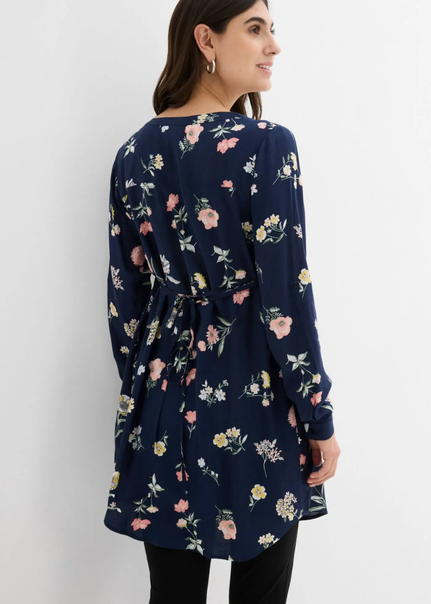 bonprix bonprix Vestido camisero premamá/de lactancia 2 en 1 de viscosa azul marino-multicolor con flores Outlet