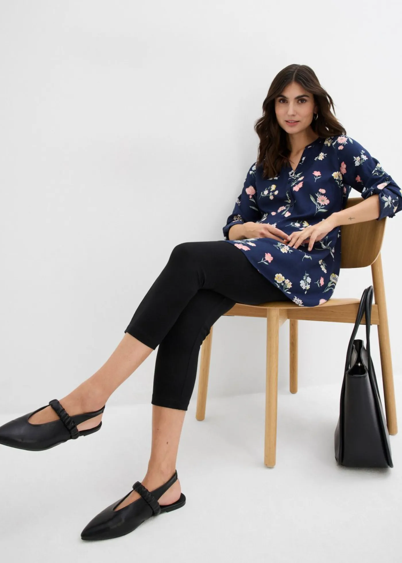 bonprix bonprix Vestido camisero premamá/de lactancia 2 en 1 de viscosa azul marino-multicolor con flores Outlet