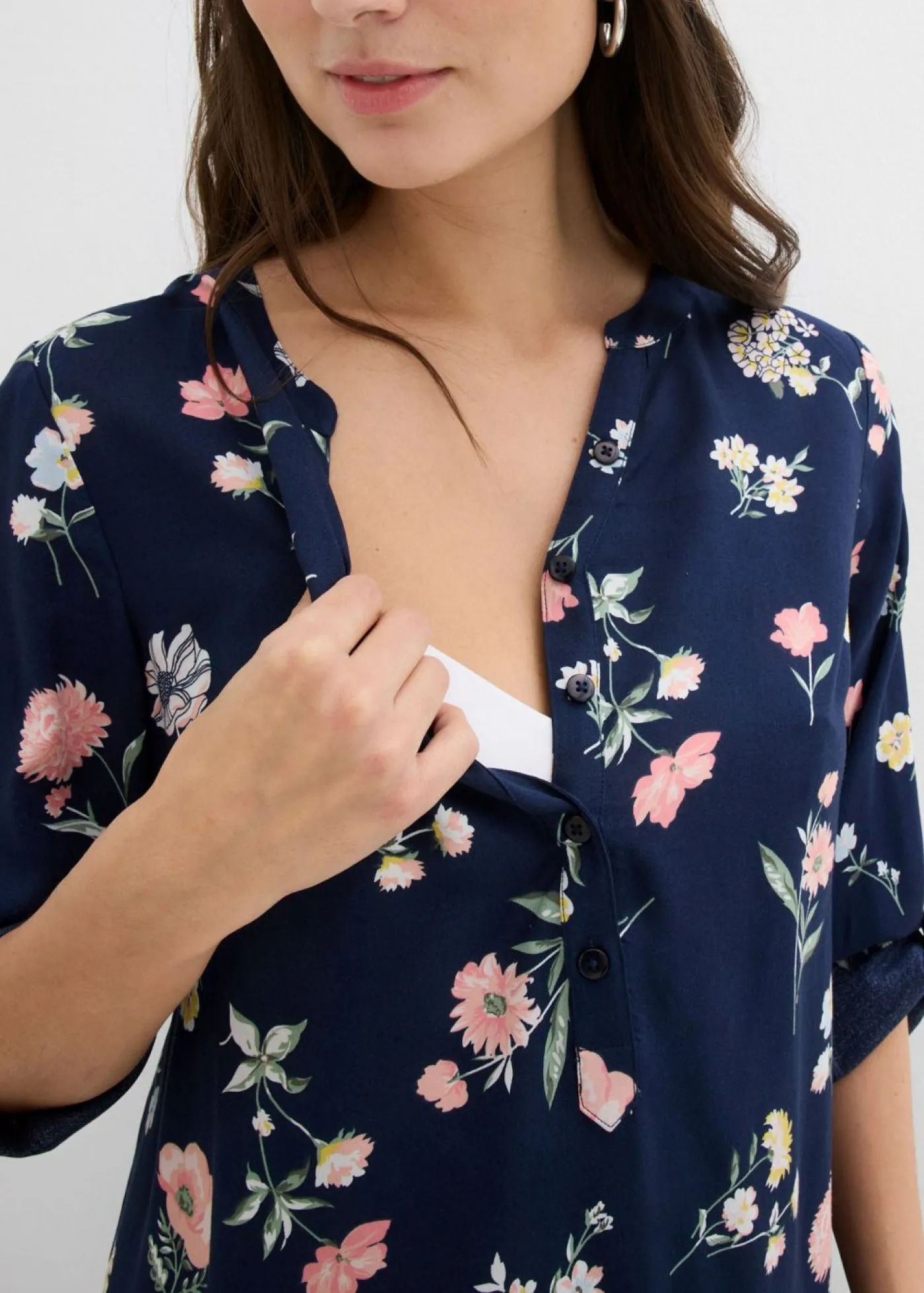 bonprix bonprix Vestido camisero premamá/de lactancia 2 en 1 de viscosa azul marino-multicolor con flores Outlet