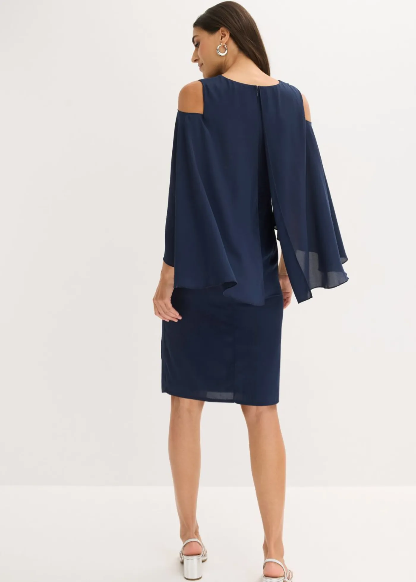 bonprix bonprix Vestido con escote bañera Azul marino Outlet