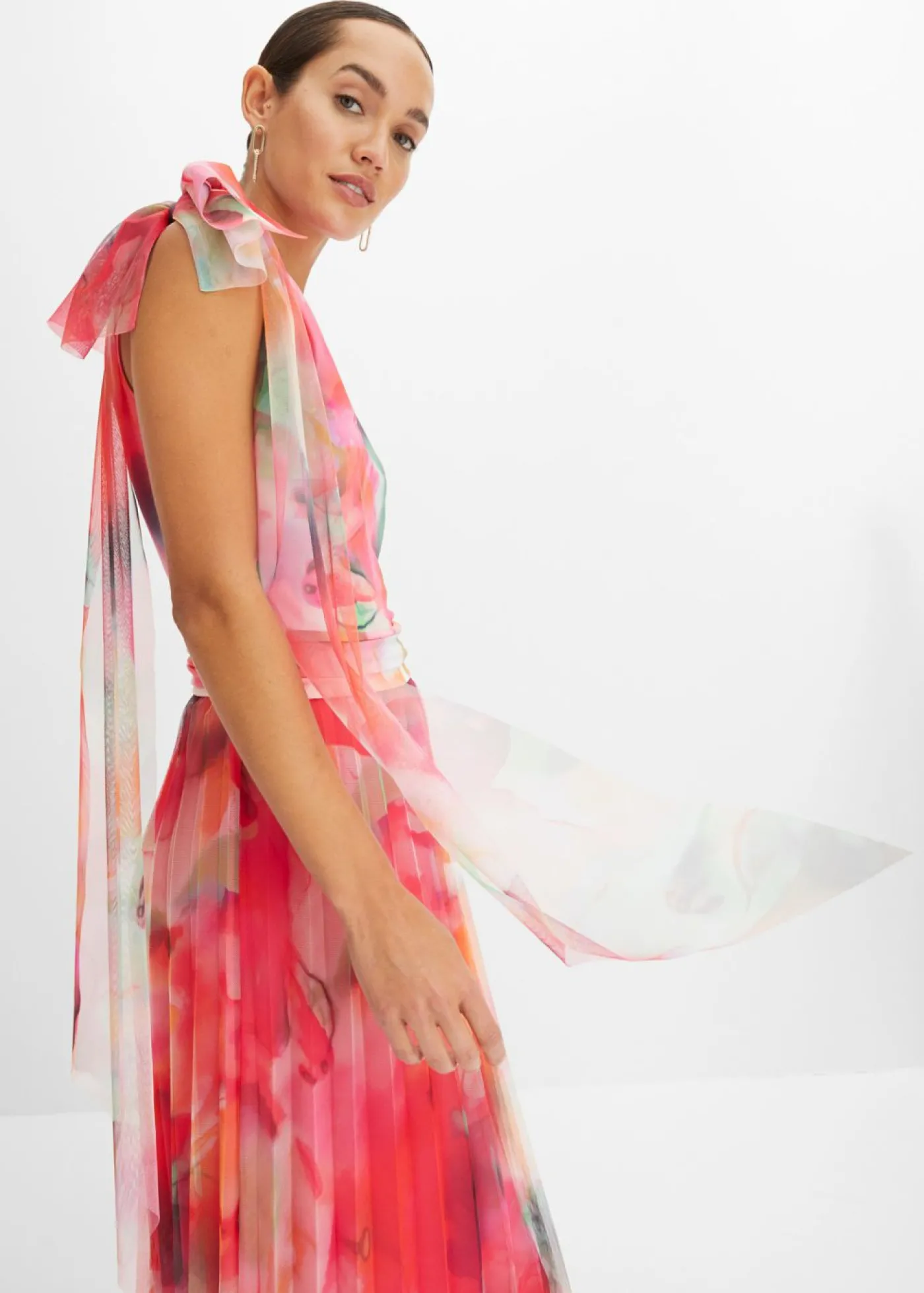 bonprix bonprix Vestido con un hombro al descubierto y falda de tul plisado rosa caliente/verde Outlet