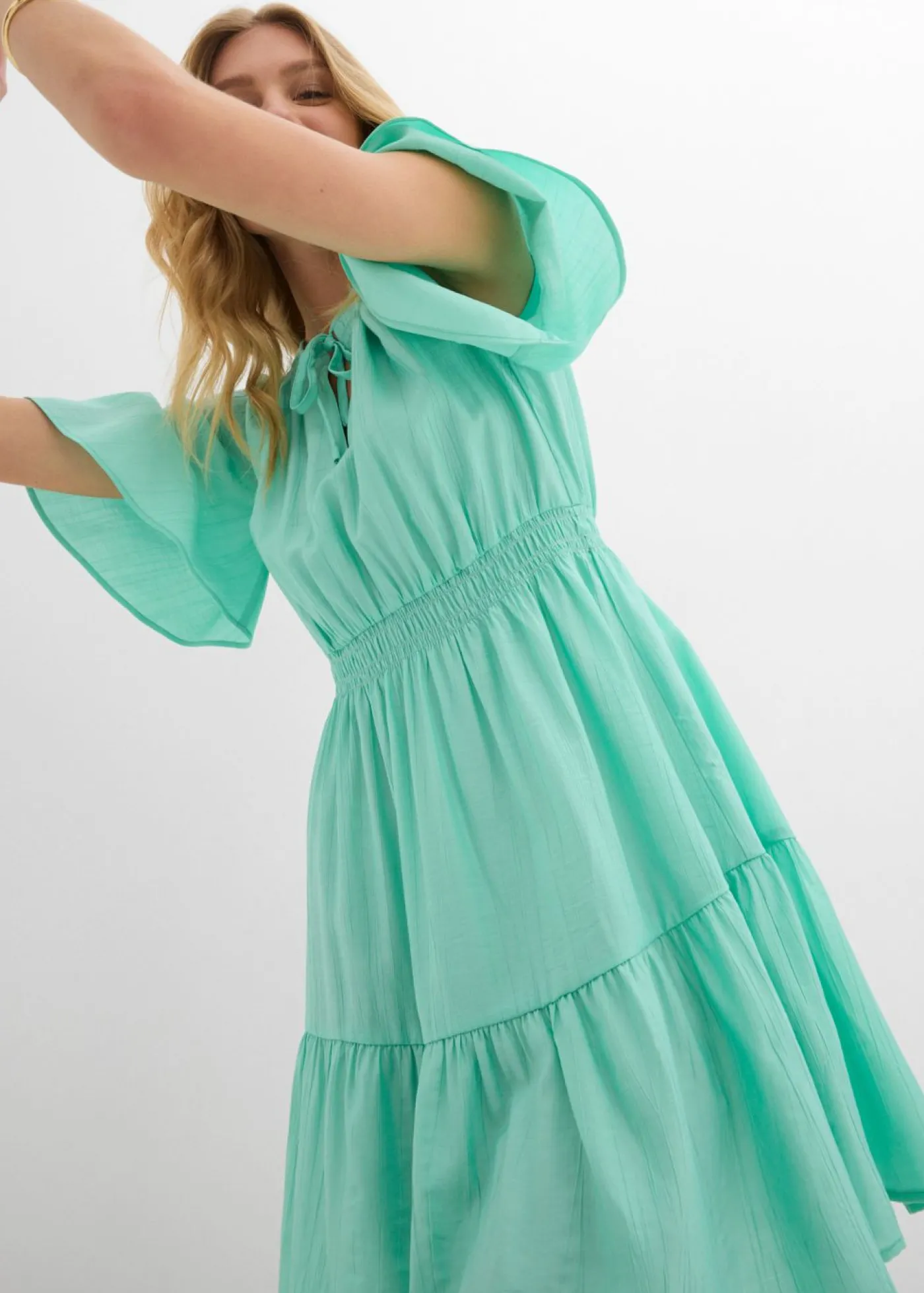 bonprix bonprix Vestido corto de mezcla de viscosa fluida Azul mentol Clearance
