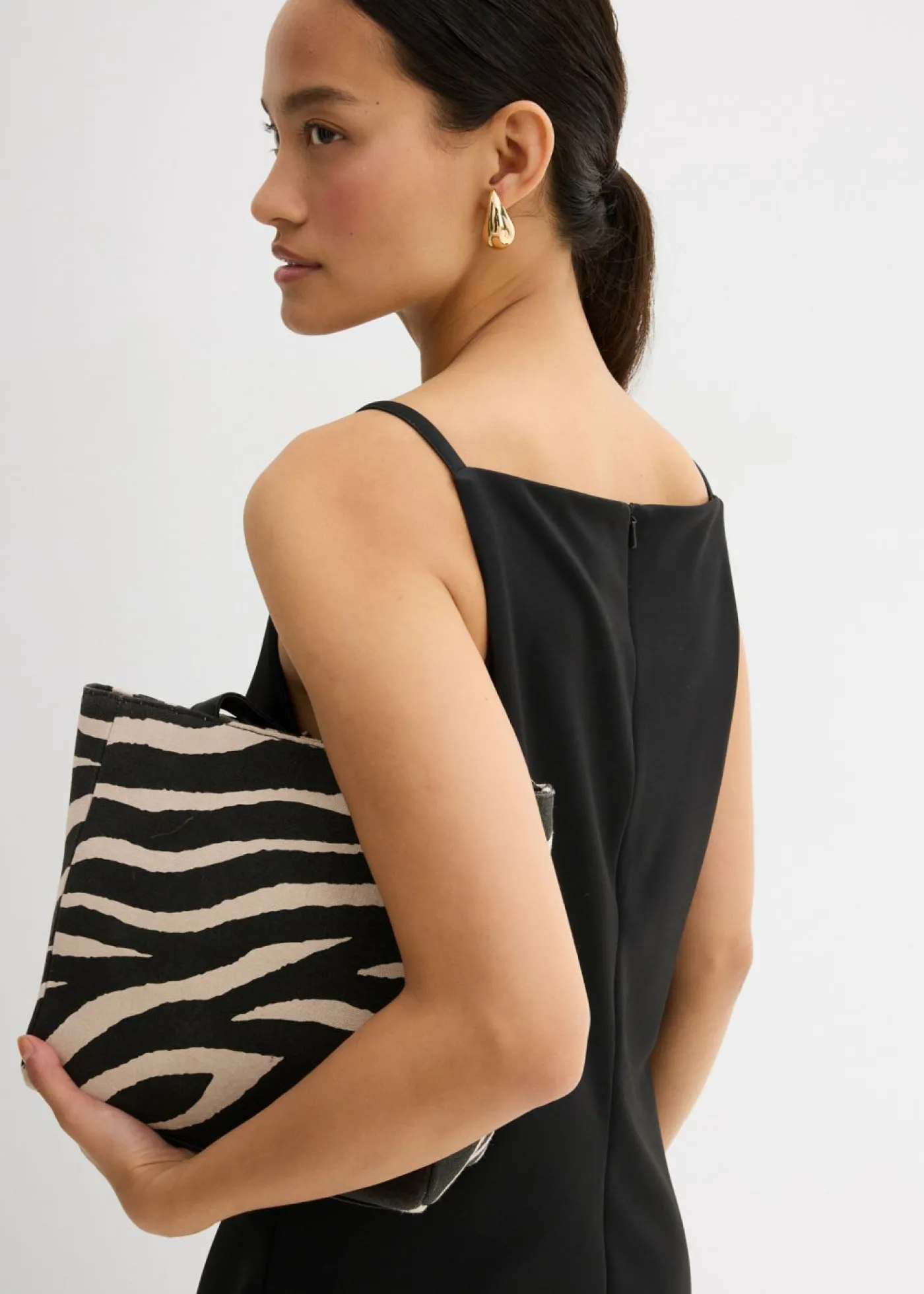 bonprix bonprix Vestido corto de neopreno fluido Negro Online