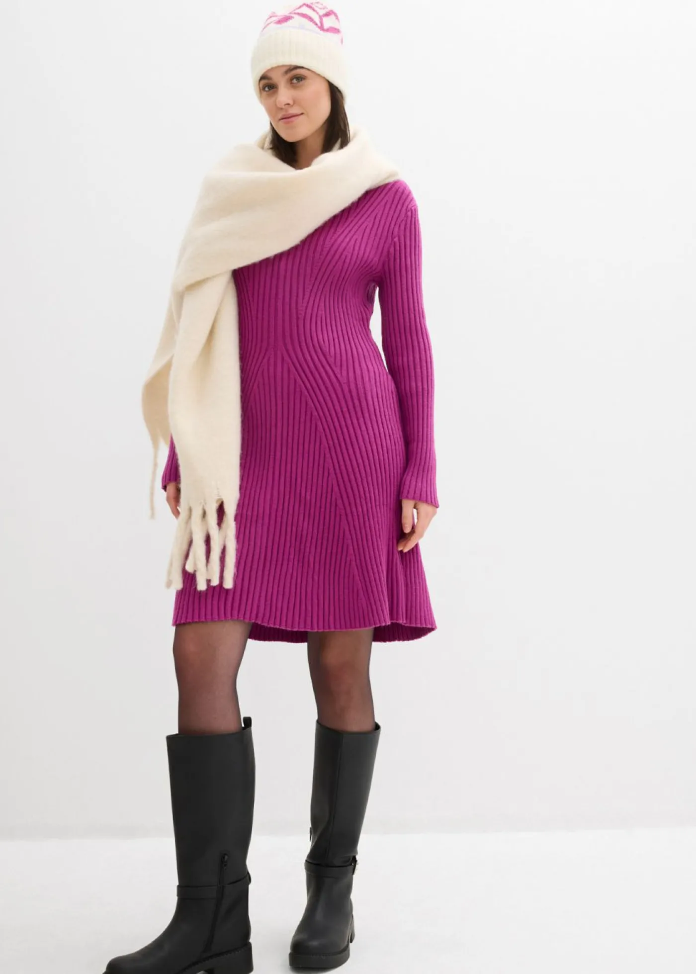 bonprix bonprix Vestido corto de punto de suave mezcla de viscosa Fucsia oscuro Hot