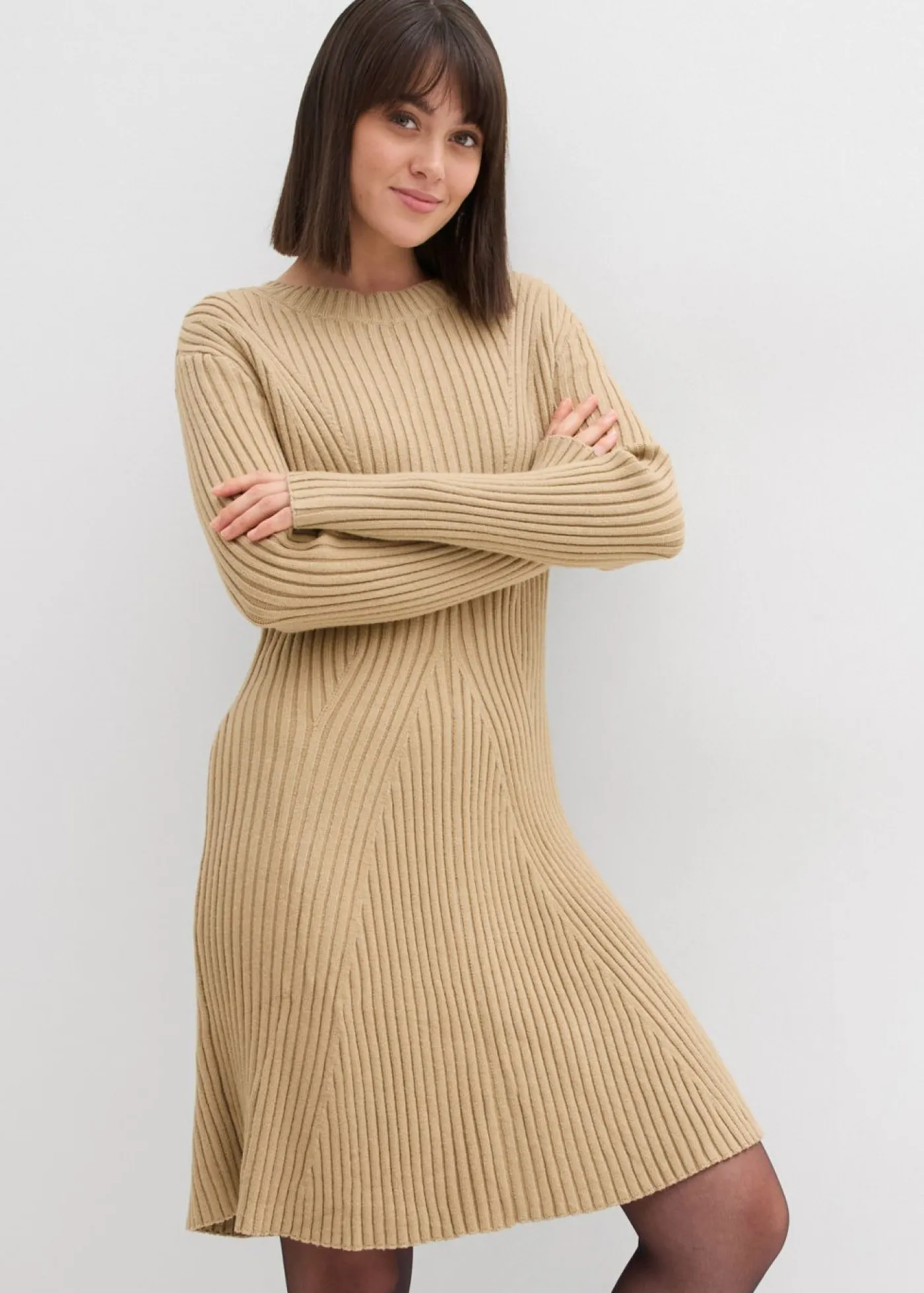 bonprix bonprix Vestido corto de punto de suave mezcla de viscosa Caqui claro New