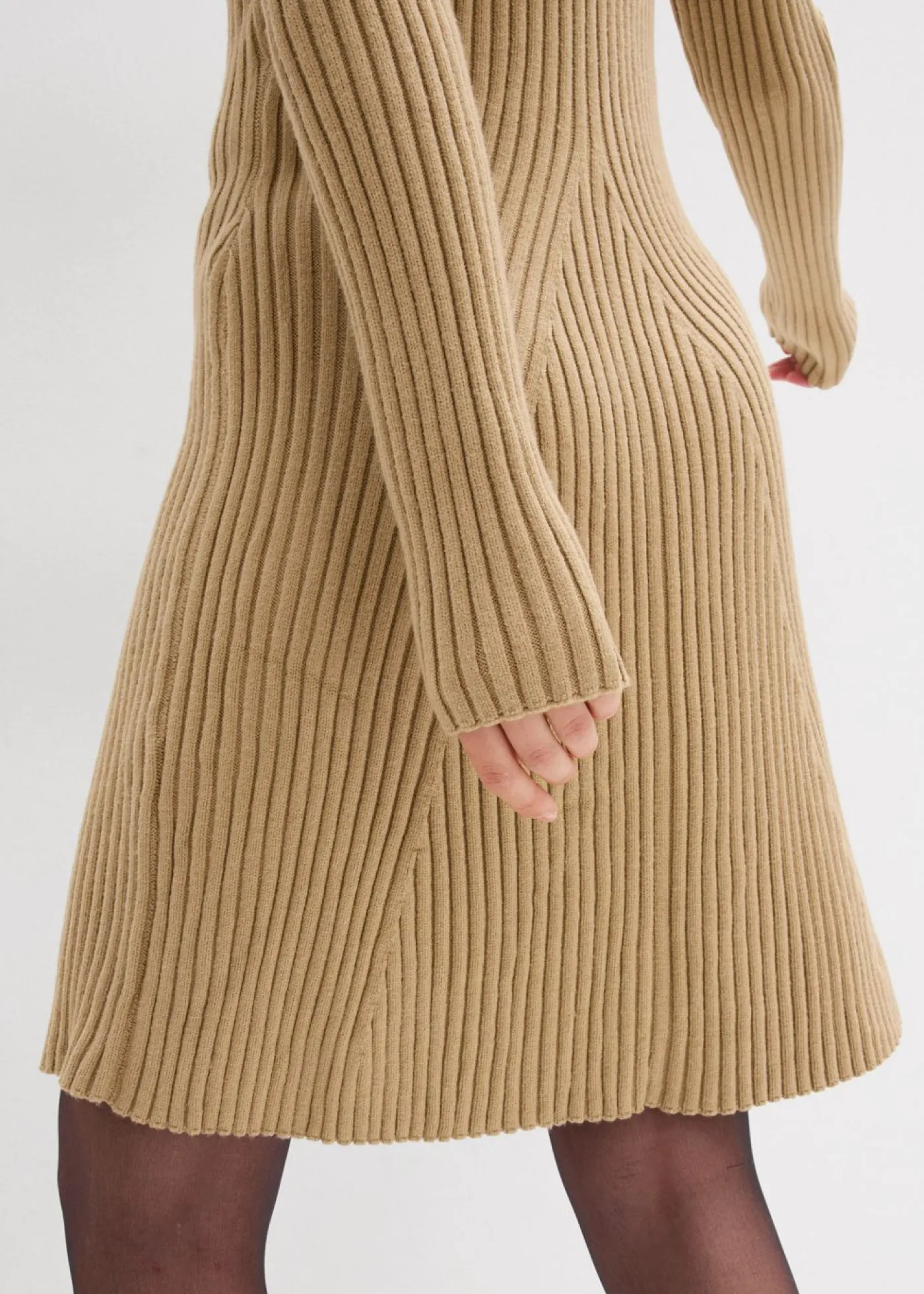 bonprix bonprix Vestido corto de punto de suave mezcla de viscosa Caqui claro New