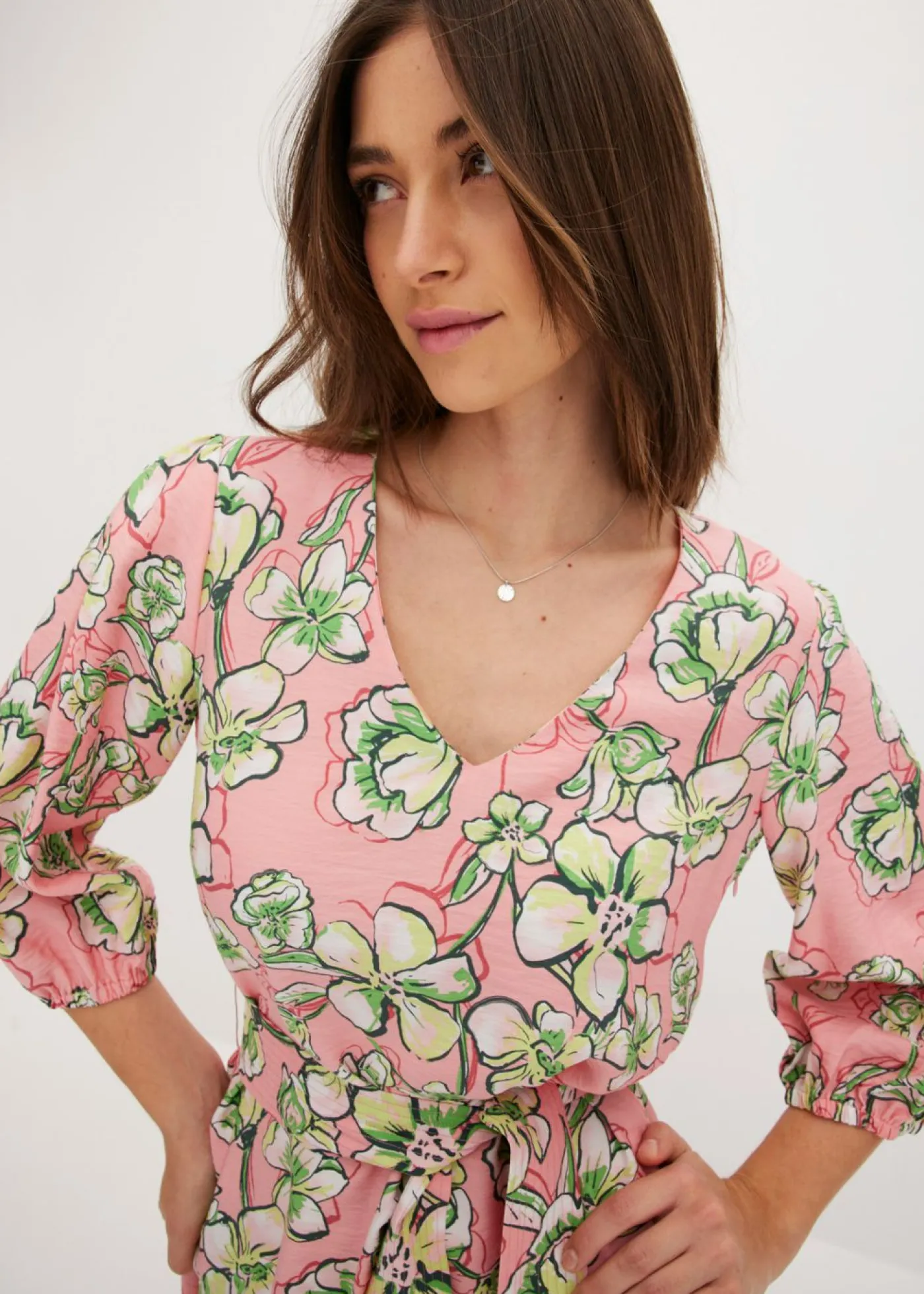 bonprix bonprix Vestido corto de suave mezcla de viscosa Rosa suave de flores Hot