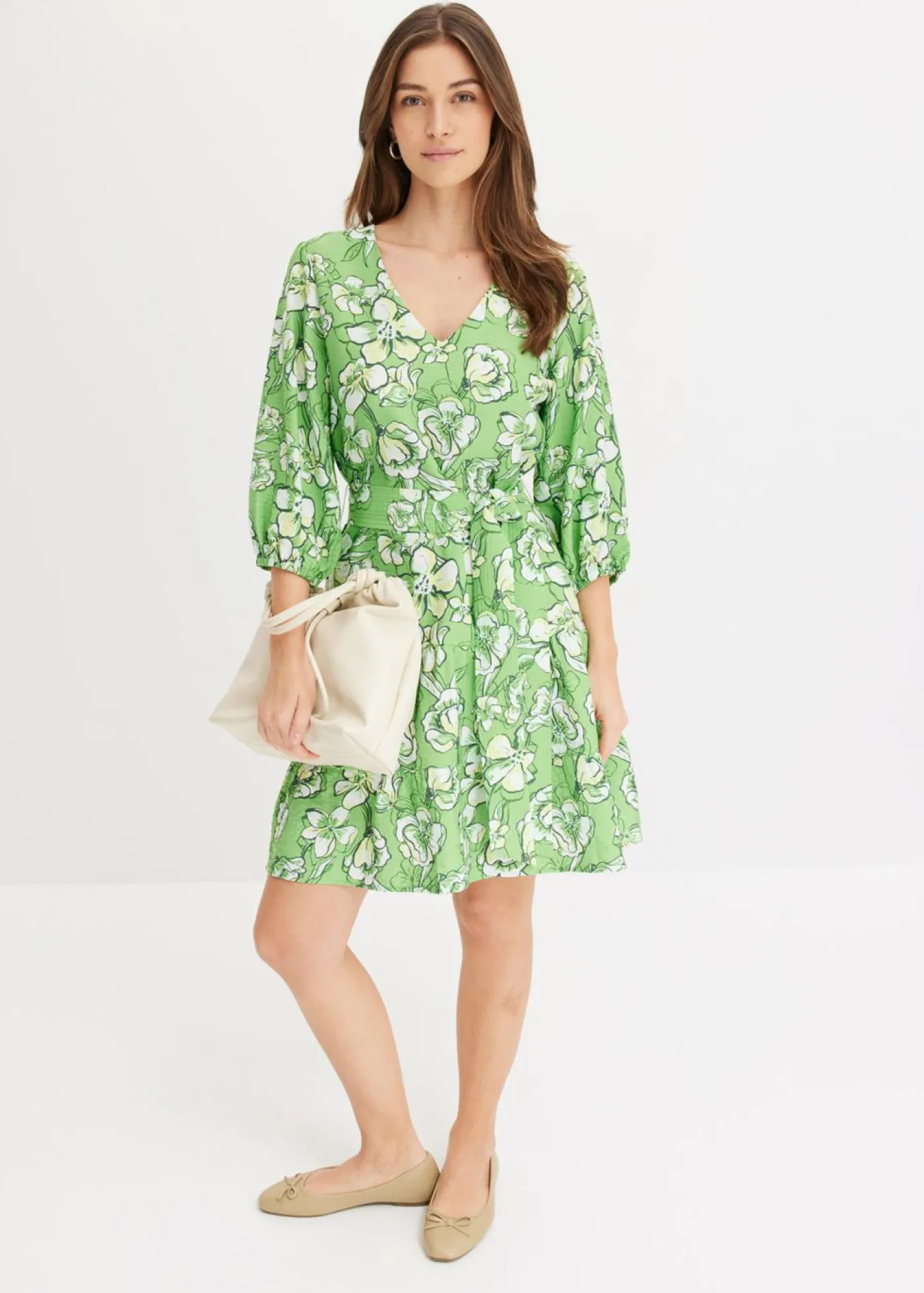 bonprix bonprix Vestido corto de suave mezcla de viscosa Verde trébol de flores