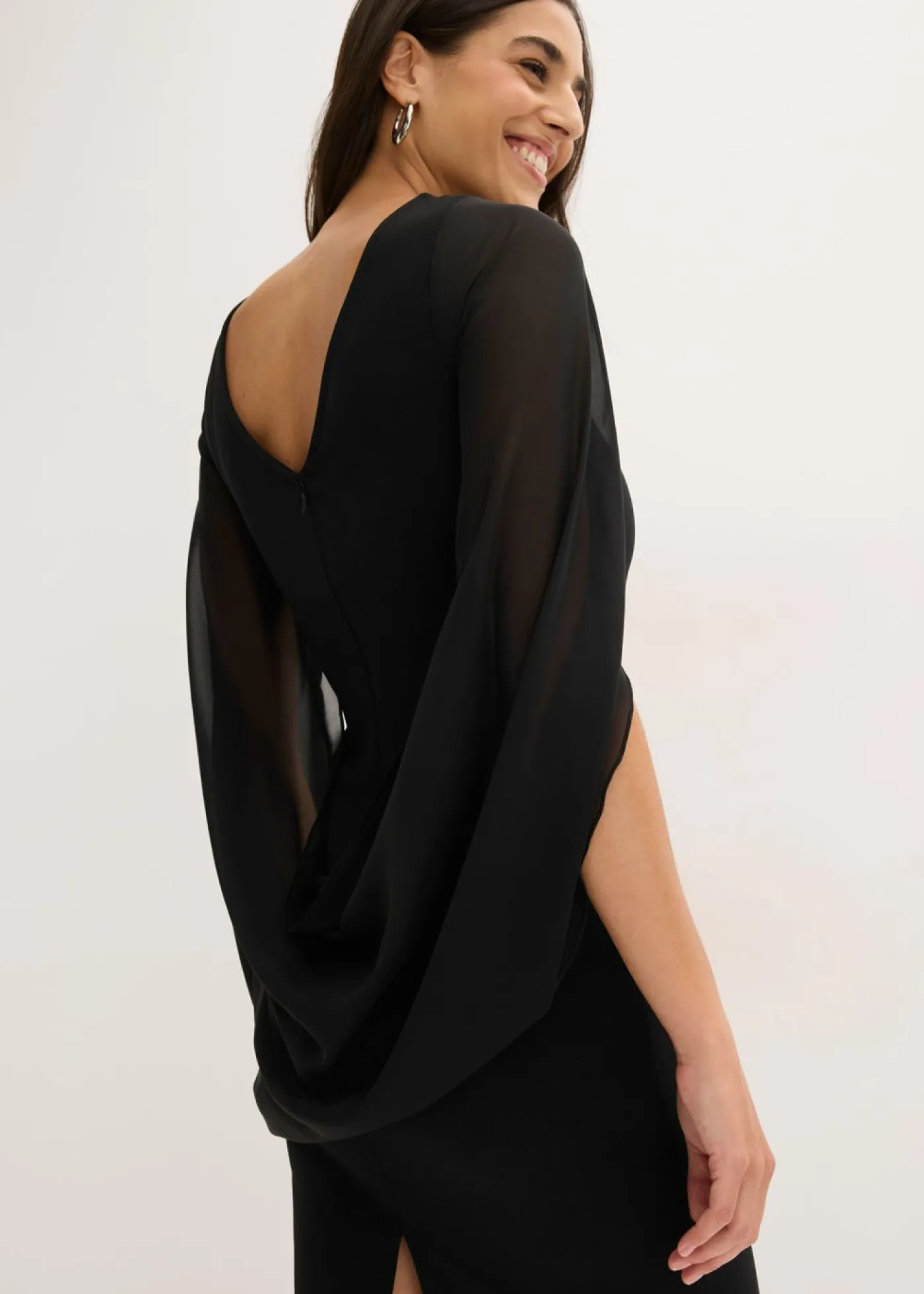 bonprix bonprix Vestido de cóctel con mangas de gasa Negro Hot