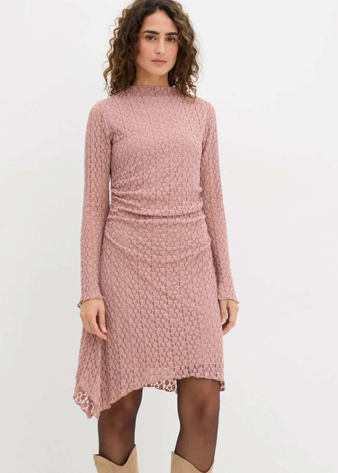 bonprix bonprix Vestido de encaje con dobladillo irregular Rosa palo