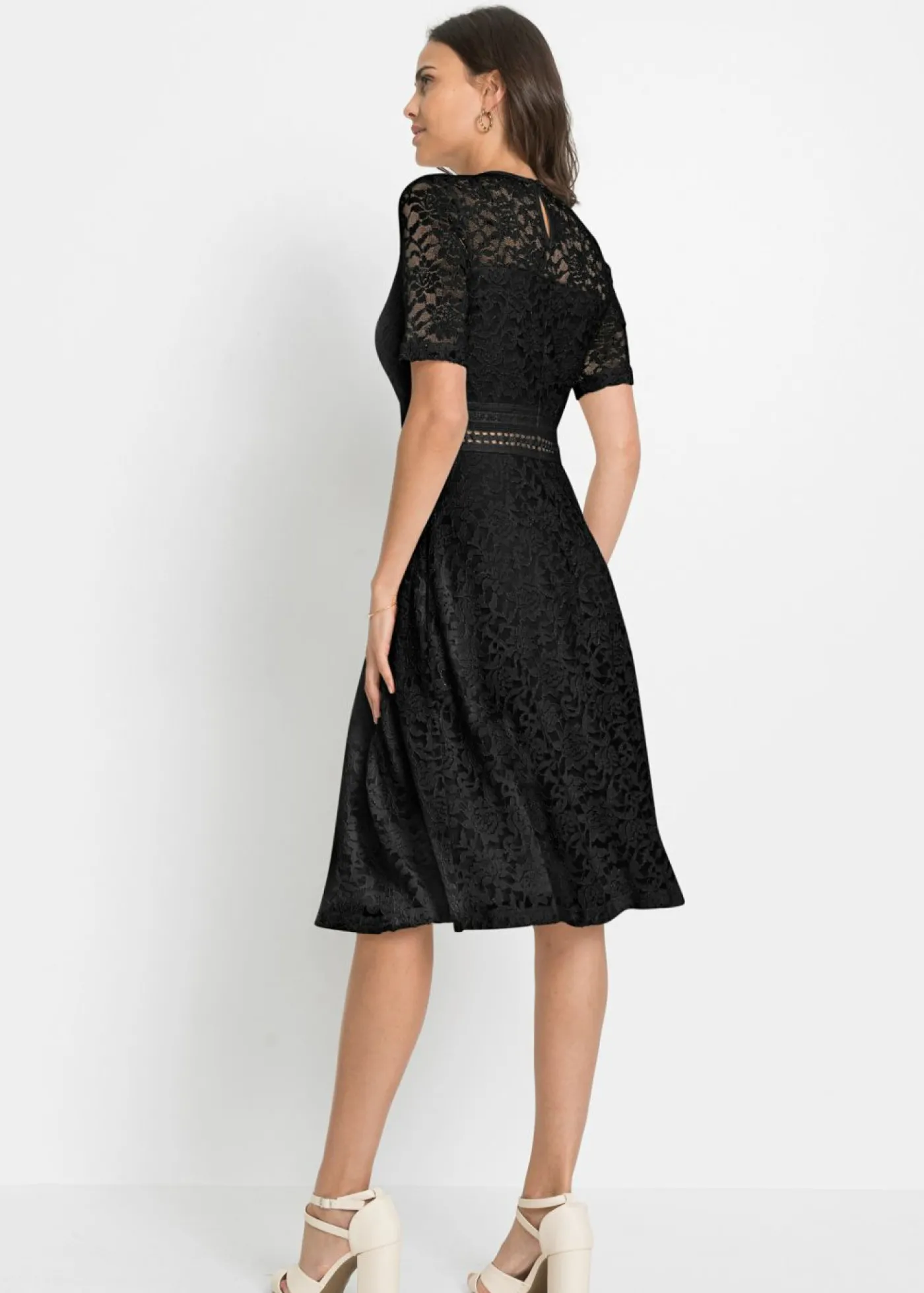 bonprix bonprix Vestido de encaje con ganchillo Negro Hot