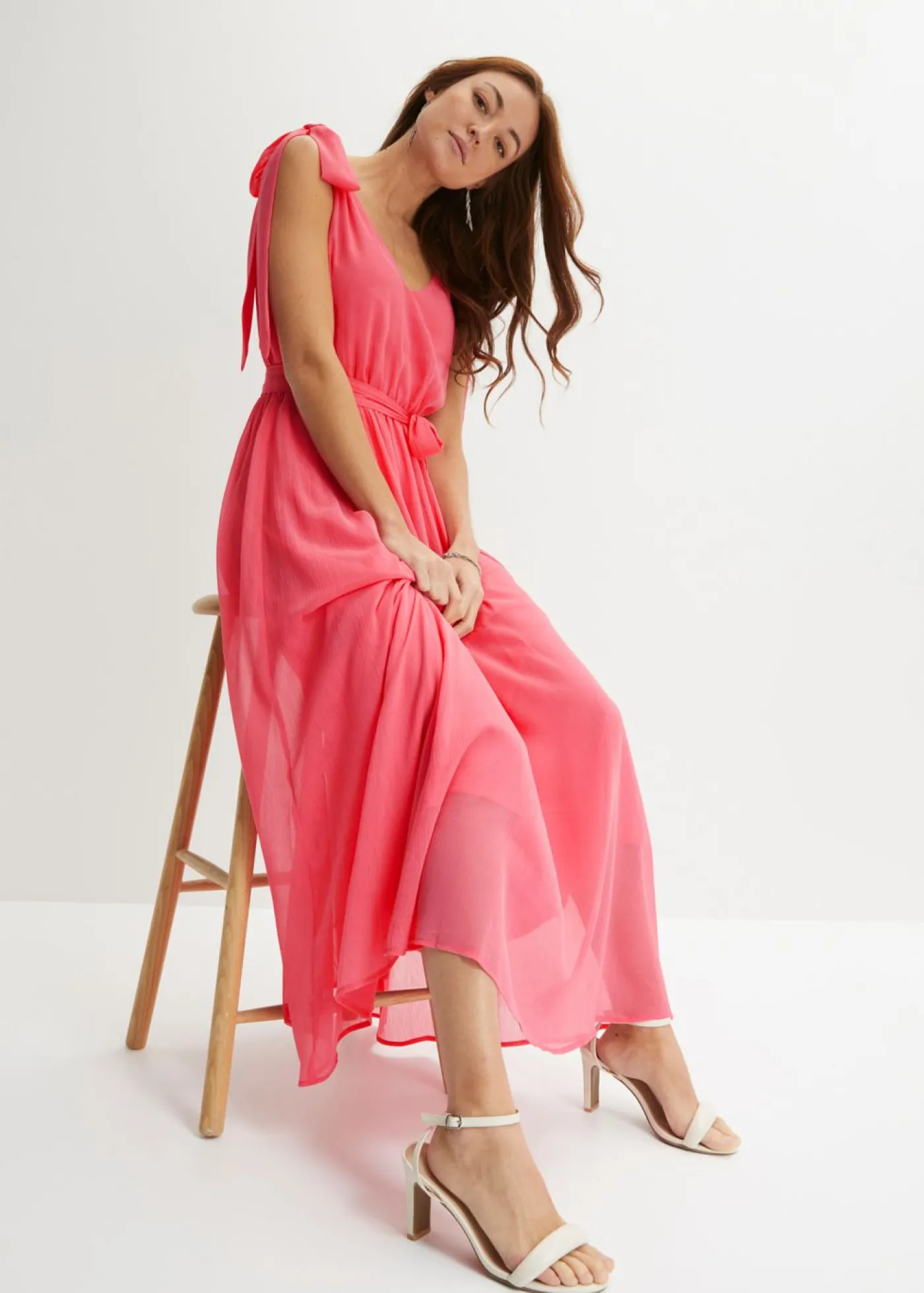 bonprix bonprix Vestido de gasa con detalles de lazo rosa caliente Hot