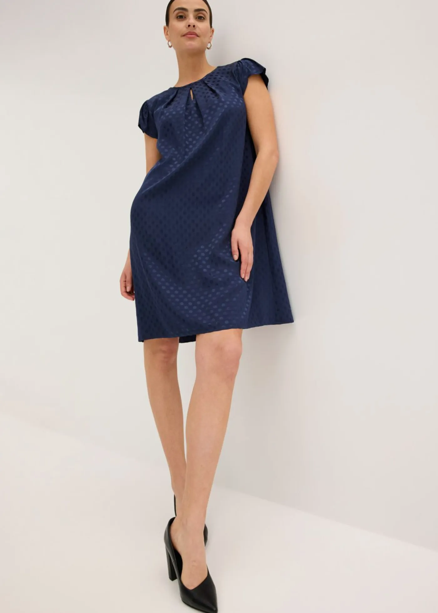 bonprix bonprix Vestido de jacquard con pinzas azul marino topos Clearance